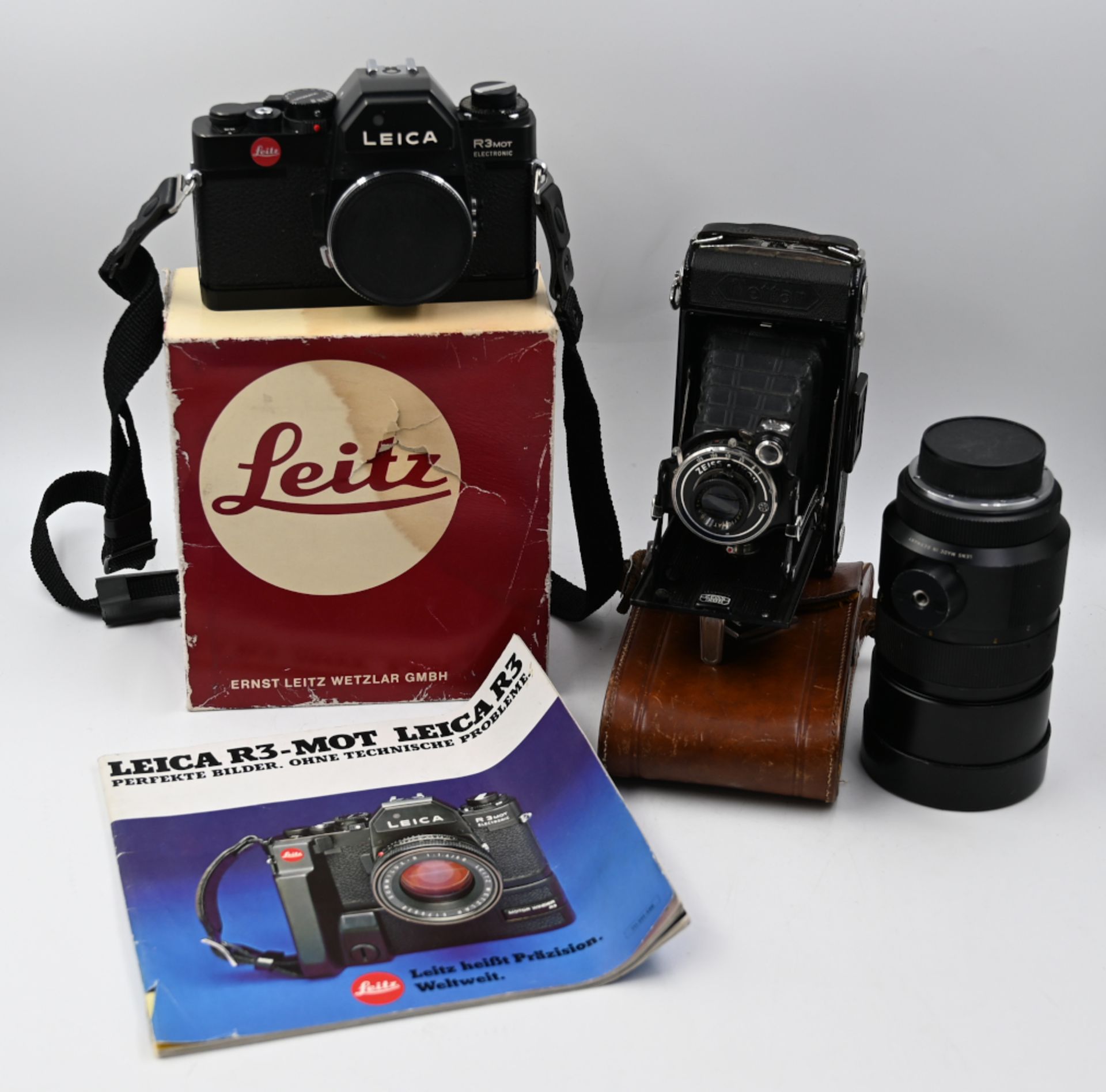 1 Fotoapparat LEICA "R3 MOT" mit Bedienungsanleitung/Originalkarton, 1 Objektiv LEITZ "ELMARIT-R 1:2