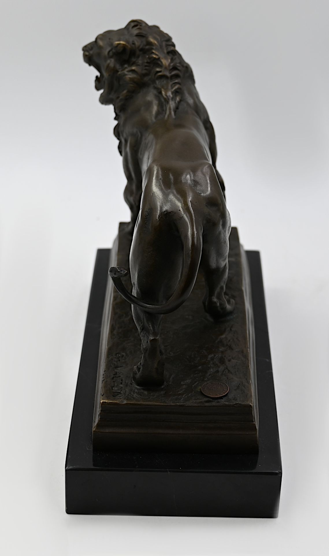 1 Bronzefigur am Sockel bez. Ch. VALTON (wohl Charles V. 1851-1918) "Brüllender schreitender Löwe" - Bild 4 aus 6