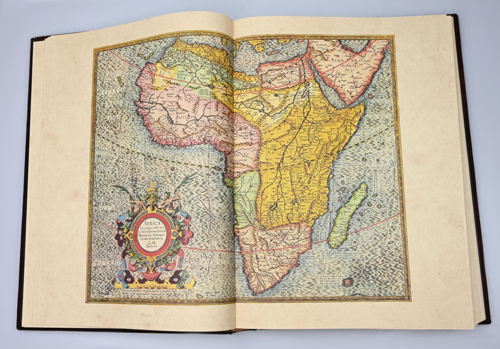 1 Faksimile "Mercator Atlas von 1595" ca. 34x45cm, Kaufpreis lt. Rechnung 2005: 1768 Euro, min. Asp. - Image 3 of 4