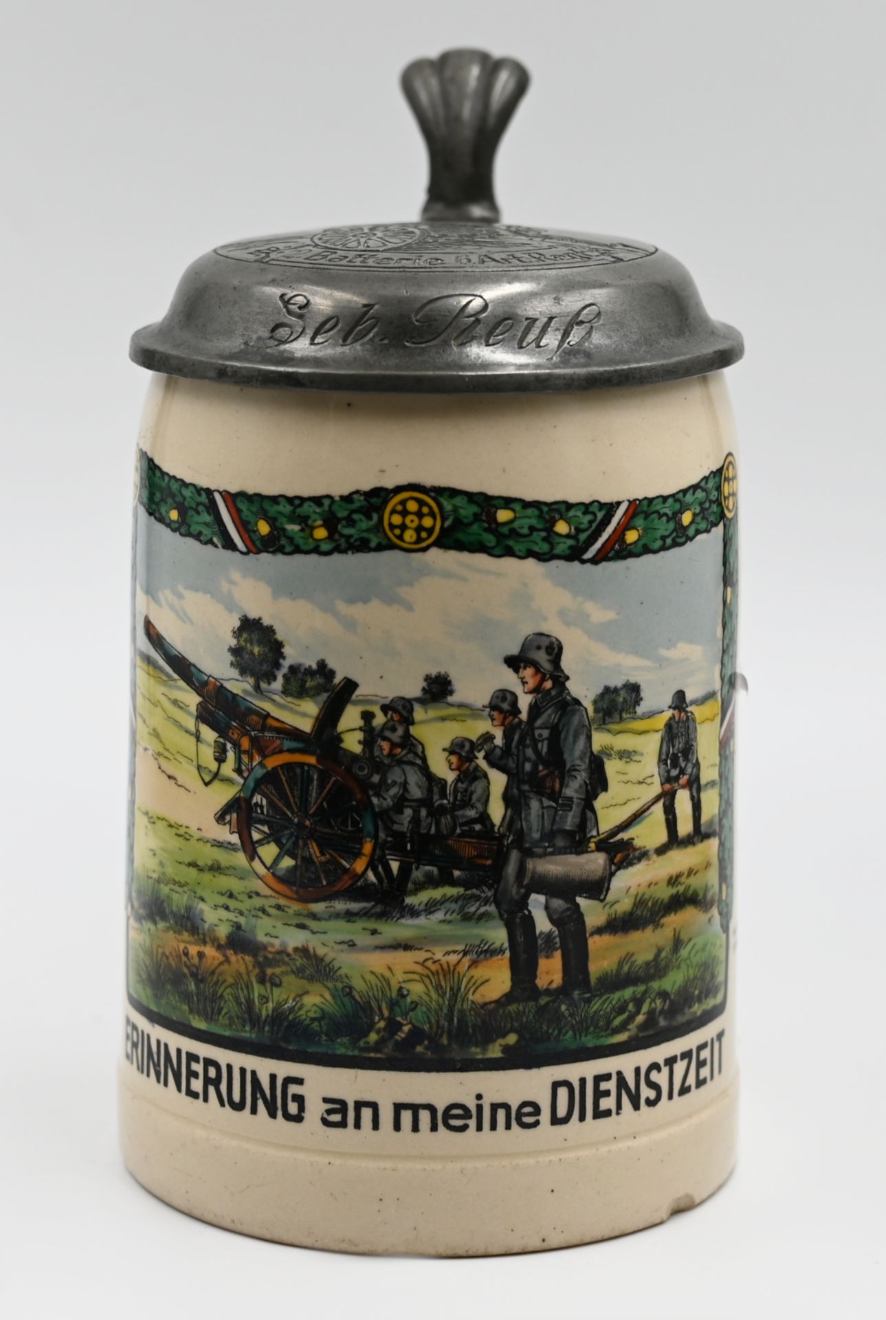 1 Reservistenkrug wohl 1. WK, bez. "2. Batterie 6. Art.-Regt." mit Zinndeckel, H ca. 16,5cm, Asp.