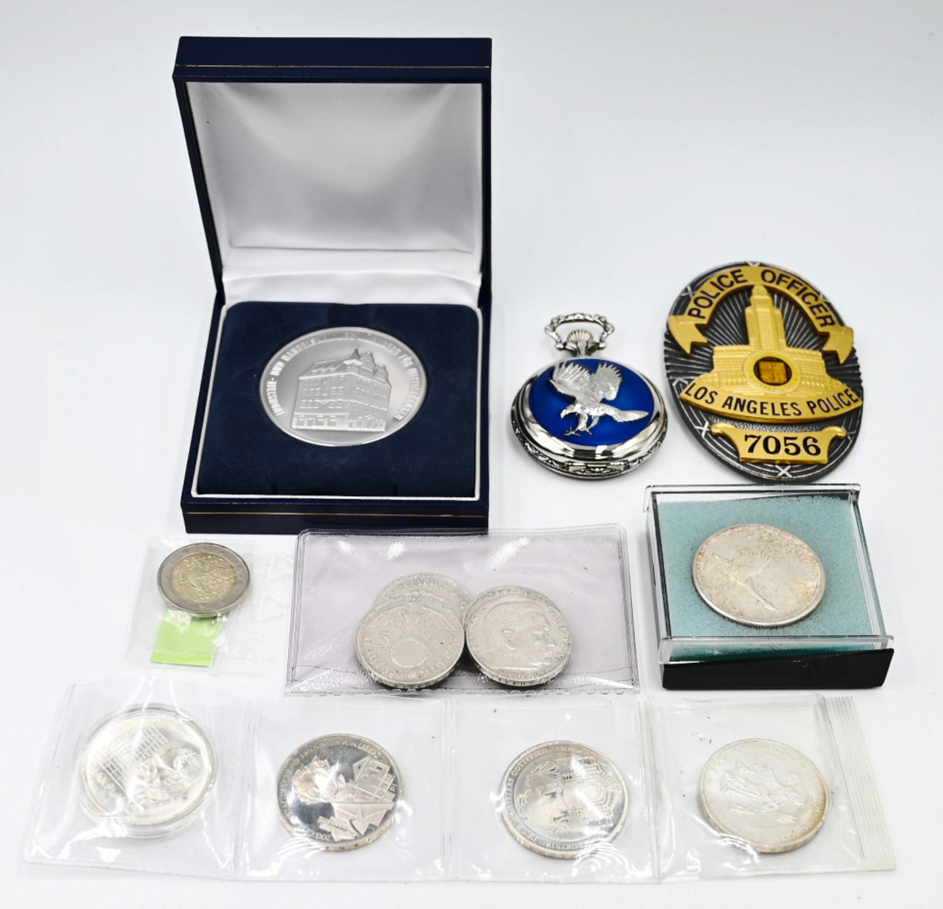 1 Konvolut Münzen/ Medaillen: Silber, Metall, wohl min. GG u.a., BRD 10 Euro, II. WK 5 Mark (s. §§ 8