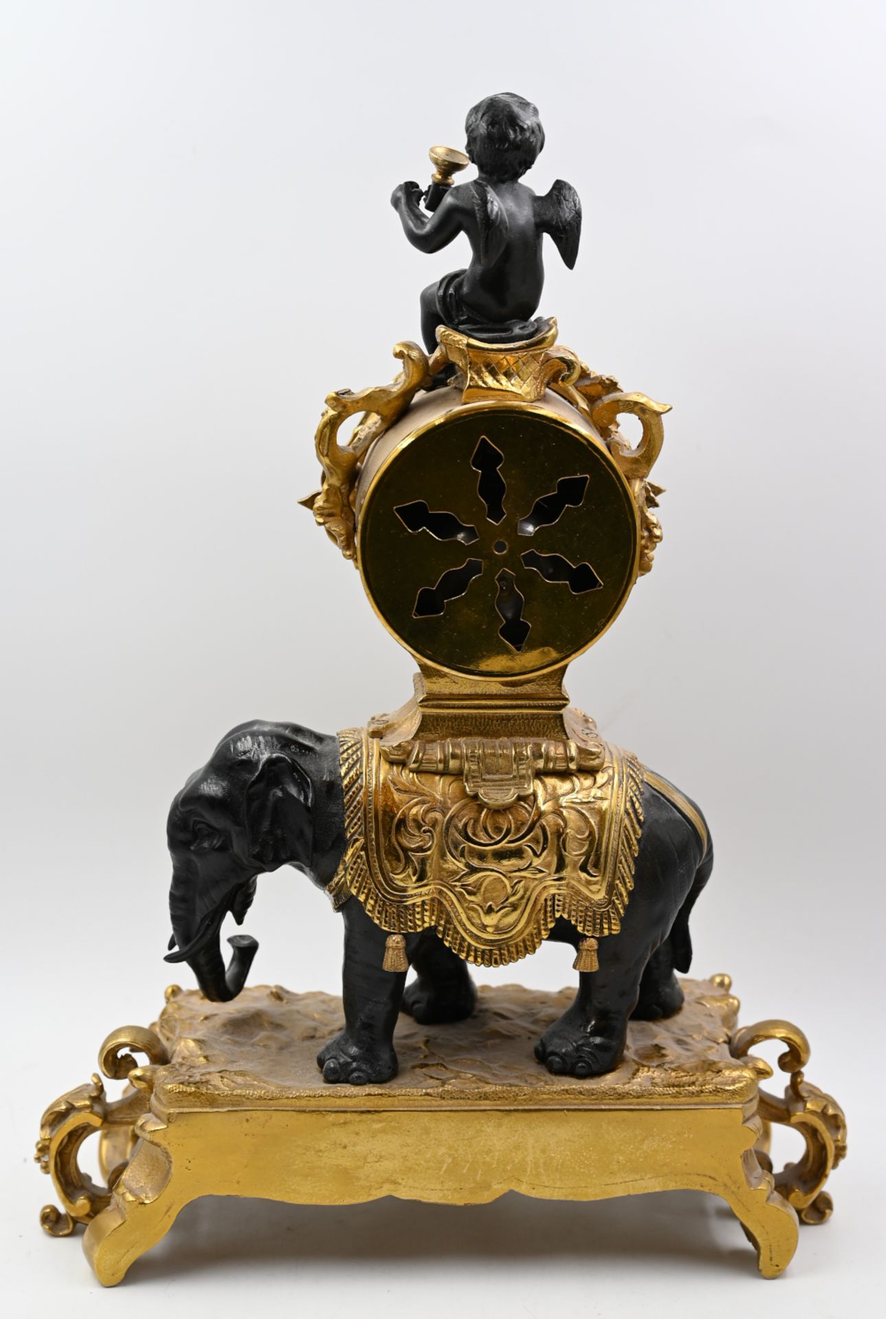 1 Pendule mit Elefant wohl 19.Jh./um 1900, Bronze u.a. z.T. feuervergoldet, - Bild 4 aus 6