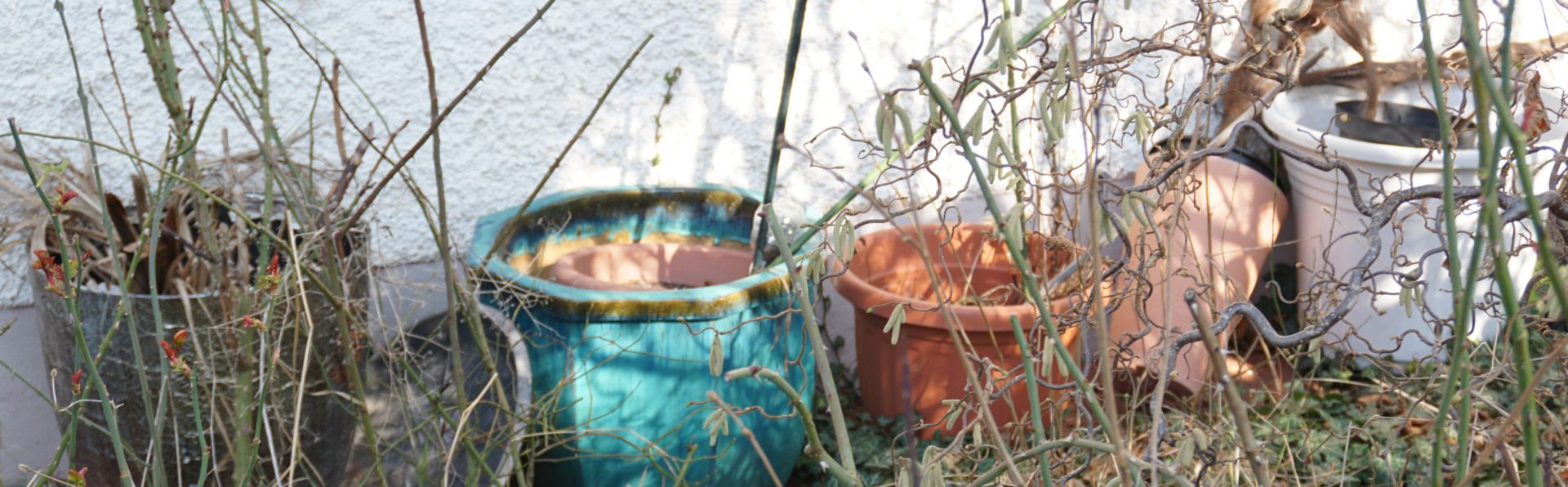 1 Posten Gartendekoration: Stein, Ton, Metallfiguren, sowie grünglasierte Töpfe, u.a., Asp. - Bild 9 aus 10