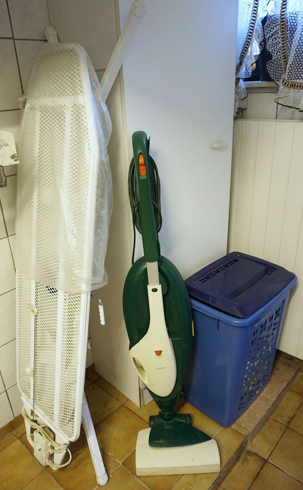 2 Kellerräume: Spülmaschine, Waschmaschine, Kühltruhe, Trockner, Bügelmaschine, Hausrat, Gläser - Bild 4 aus 7