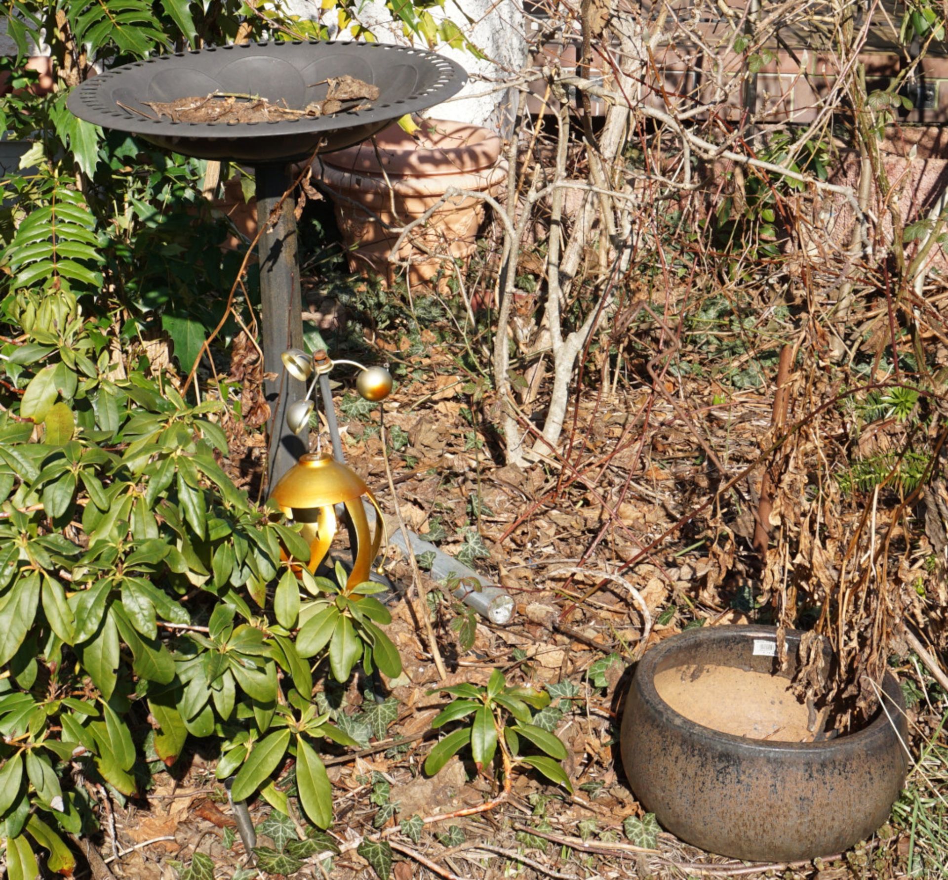 1 Posten Gartendekoration: Stein, Ton, Metallfiguren, sowie grünglasierte Töpfe, u.a., Asp. - Bild 7 aus 10