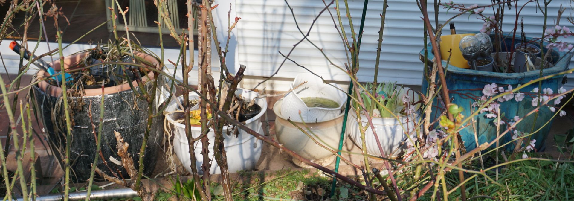 1 Posten Gartendekoration: Stein, Ton, Metallfiguren, sowie grünglasierte Töpfe, u.a., Asp. - Bild 8 aus 10