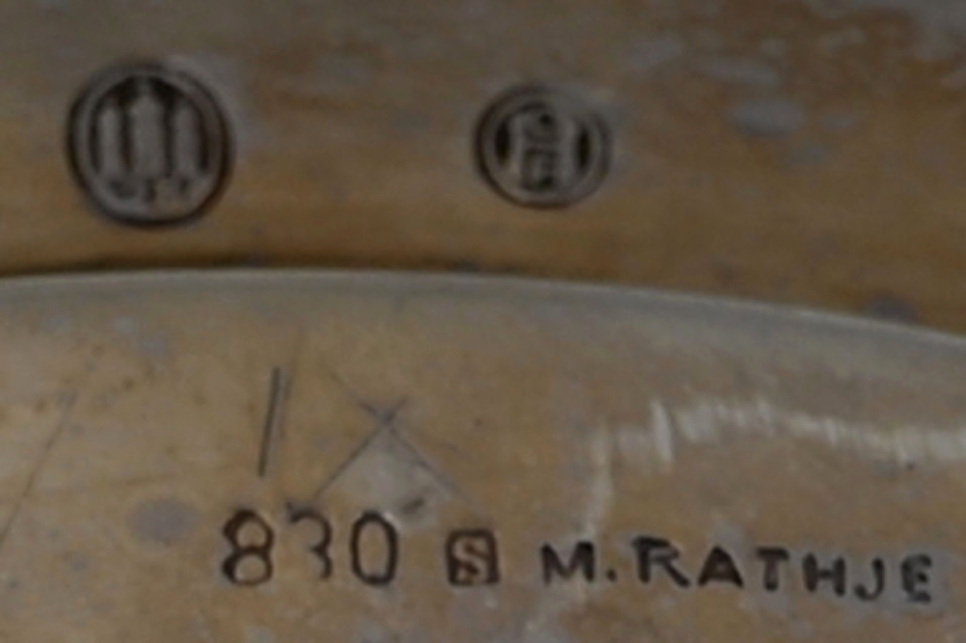 1 Schale godronierte Form / 1 kleiner Platztelller passig geschweifter Rand jew. Silber Dänemark, 19 - Image 2 of 3