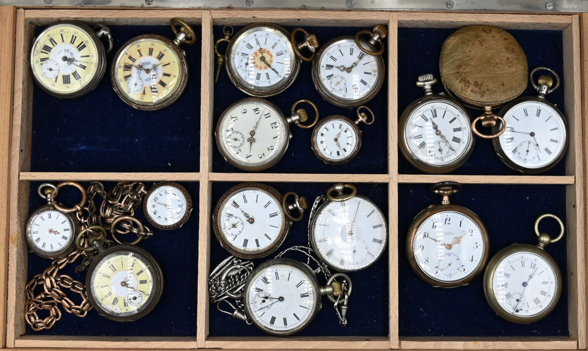 1 Konv. Taschenuhren: Silber (ca. 12 Stück), Metall u.a., z.B. ALPINA, je um 1900, z.T. mit Uhrkette