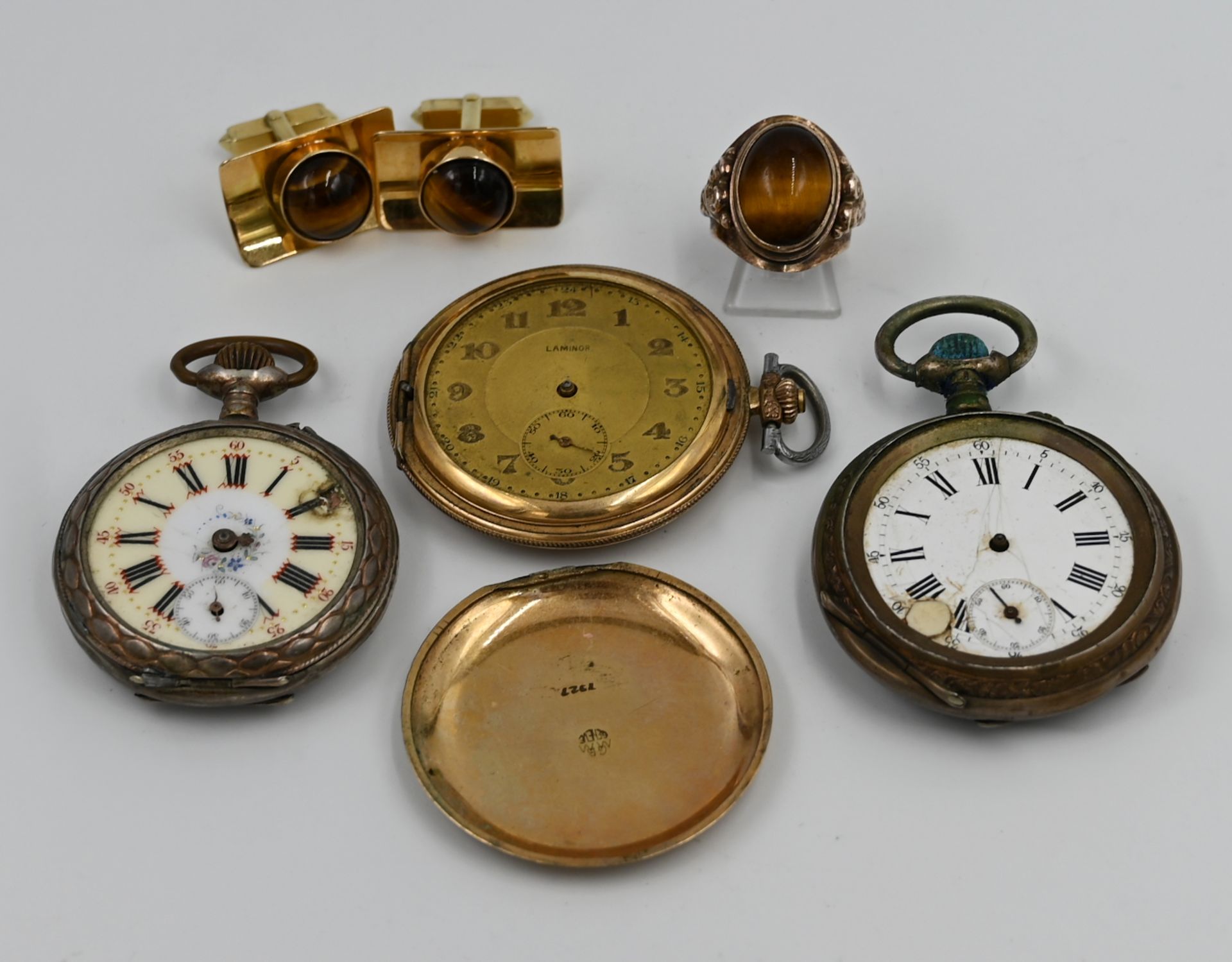 2 Herrentaschenuhren, je Silber, je um 1900, je deutlich besch.; 1 Taschenuhr, Metall vergoldet, bes