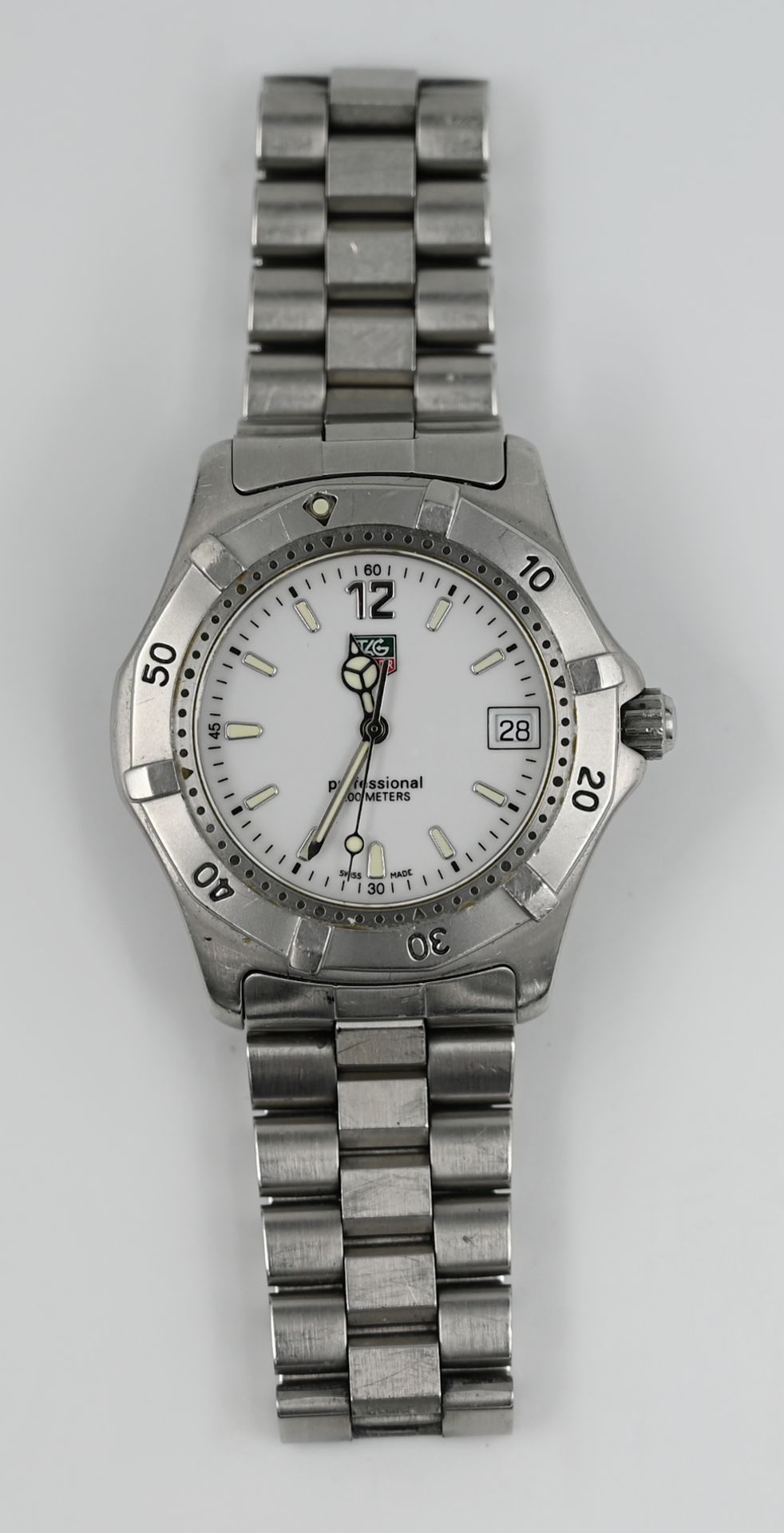 1 Armbanduhr TAG HEUER "Professional", Edelstahl, Datumsanzeige, sichtbare Tsp. 