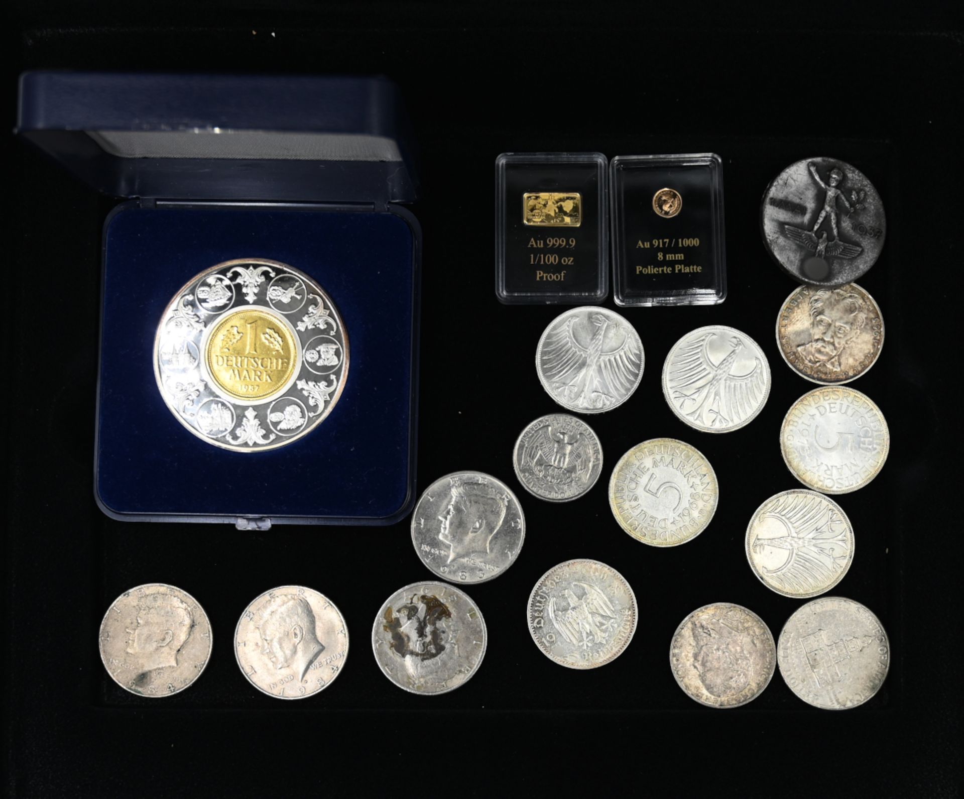 1 Konvolut Münzen/Medaillen u.a.: min. GG, Silber, Metall, BRD 5DM, USA, 1 Anstecker II.WK (§§86/86a