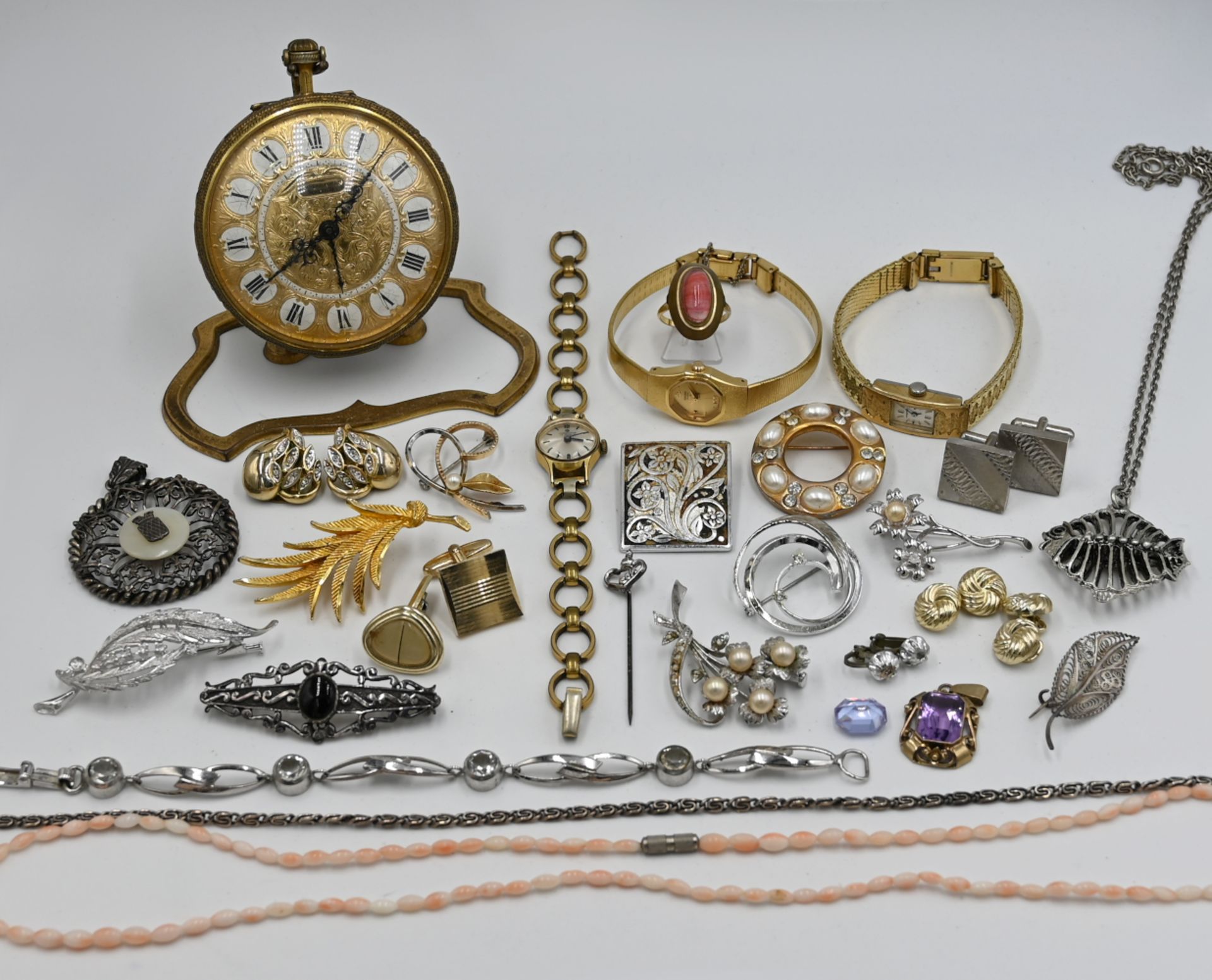 1 große Taschen-/ Hängeuhr, ERNEST BOREL Versailles, Metall vergoldet, auf der Halterung, 