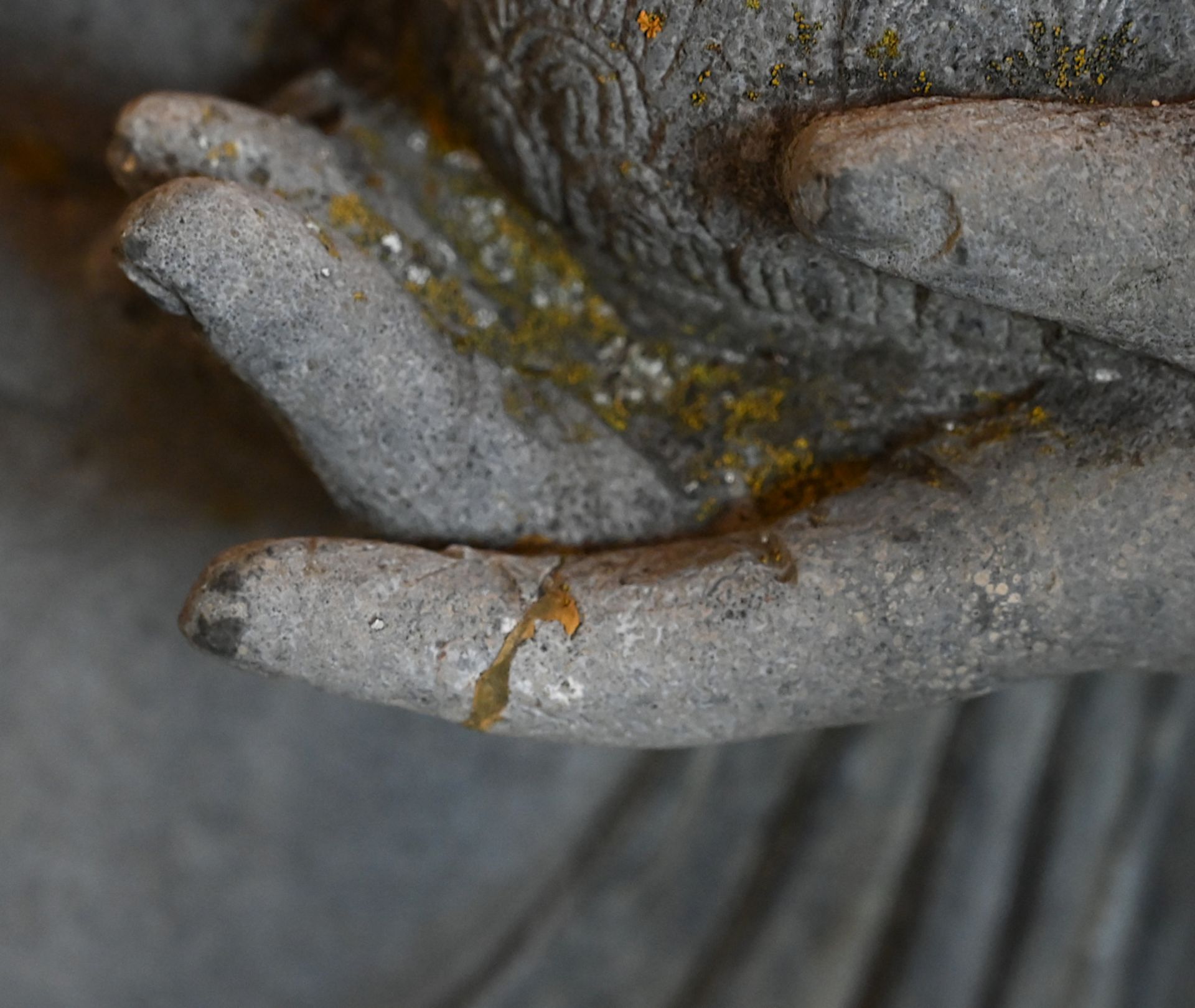 1 Gartenskulptur Stein „Segnender Buddha Sakyamuni mit dem Shunya Mudra-Gestus“,    - Bild 3 aus 3