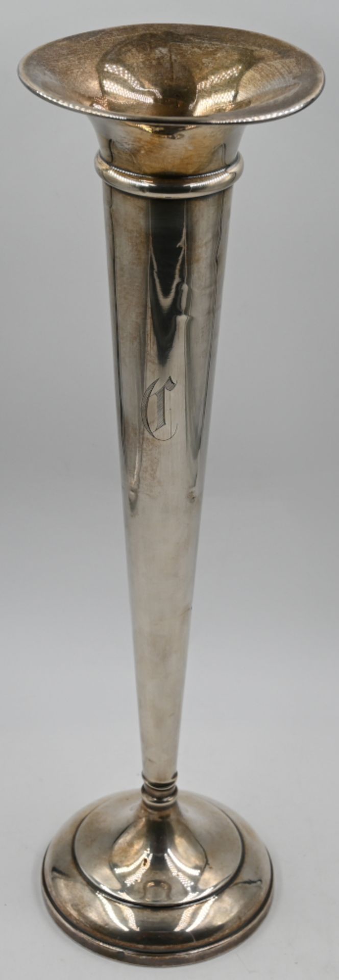 1 Trichtervase Sterlingsilber gemarkt "R.B", H ca. 40cm, z.T. verbogen, berieben, Asp.