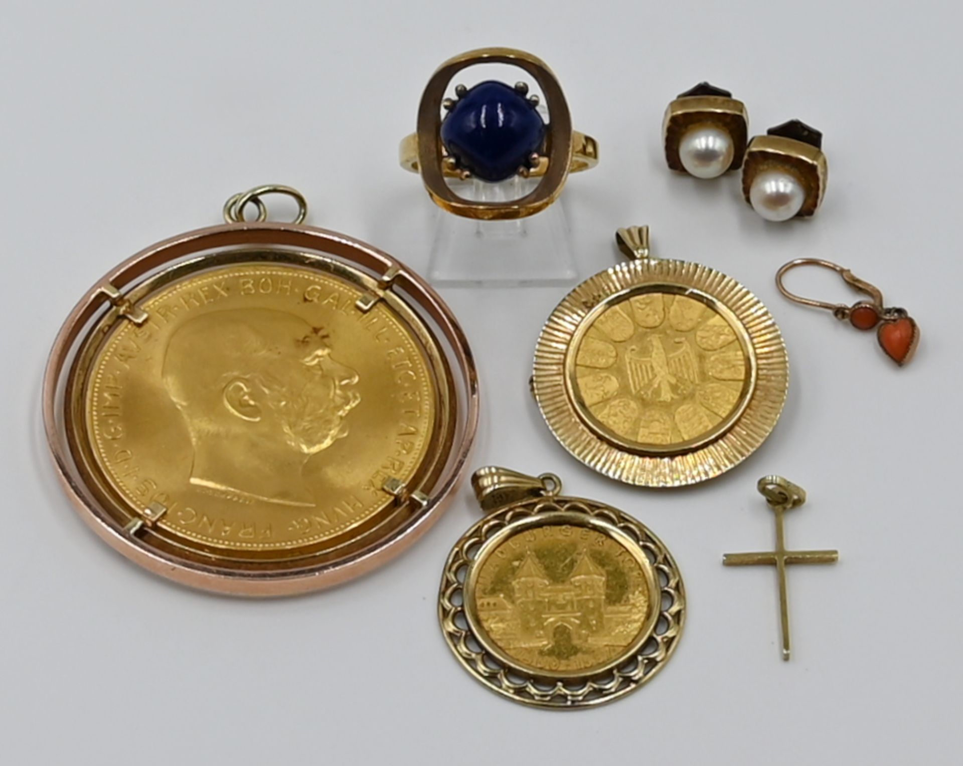 1 Konvolut Schmuck je GG 14ct., z.T. mit gefassten Goldmünzen, je Asp./Gsp.
