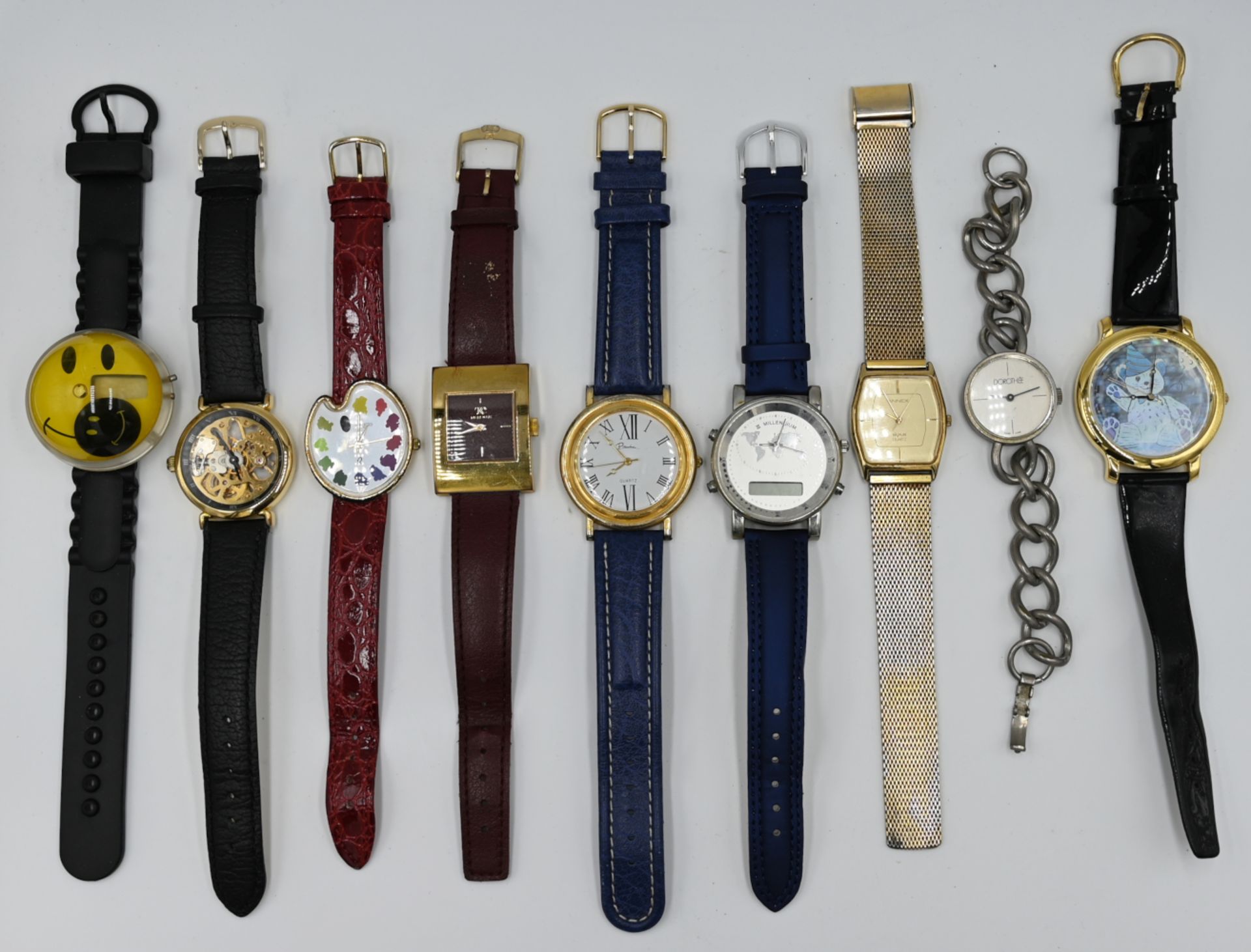 1 Konv. Armbanduhren: Metall, Kunststoff, z.T. vergoldet, z.T. mit Lederband, je Asp./Gsp., im Karto