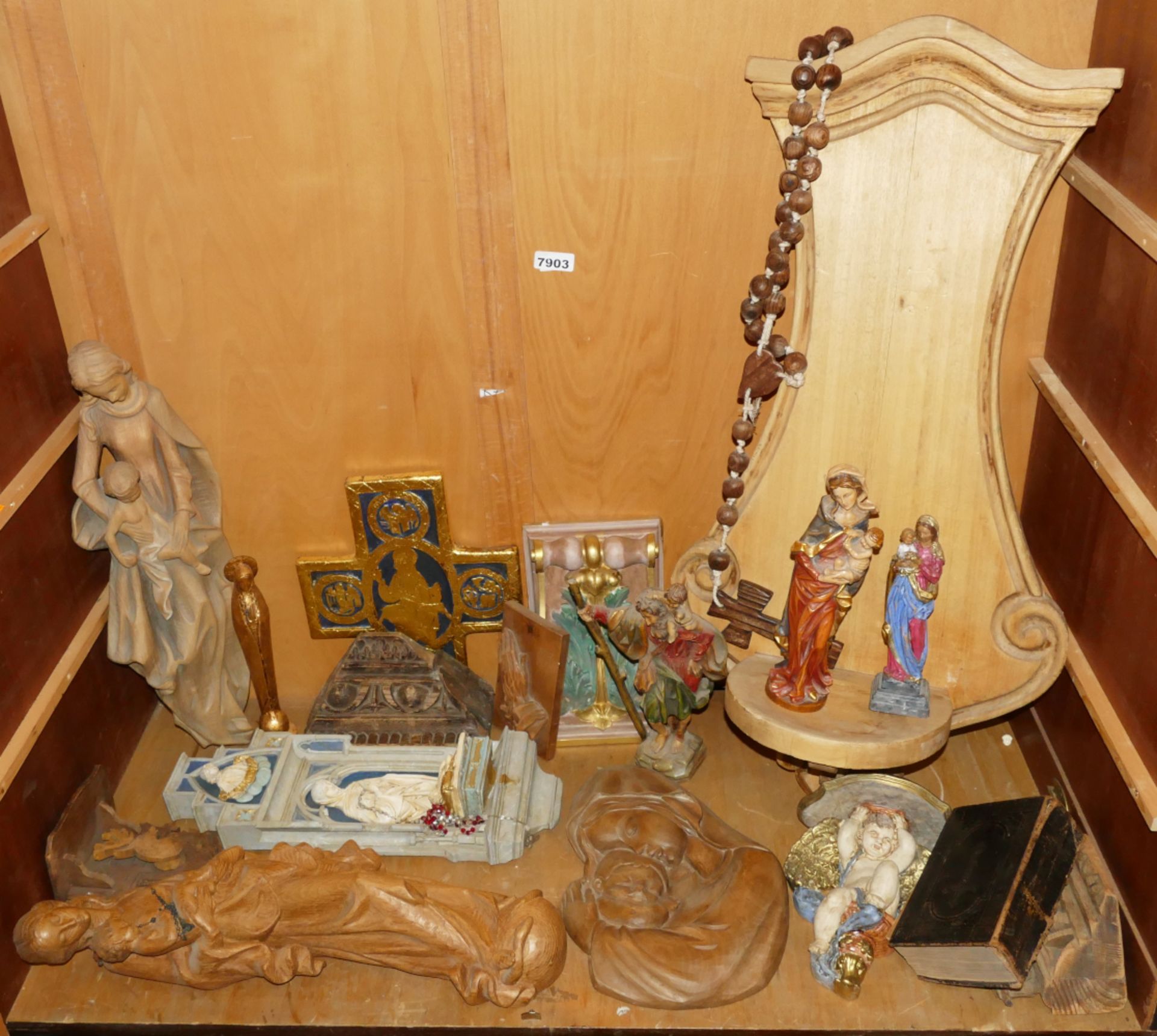 1 Konv. religiöse Figuren 20. Jh., Holz u.a., Wandappliken "Madonna mit Kind" bis H ca. 47cm, "Hl. C - Bild 2 aus 2