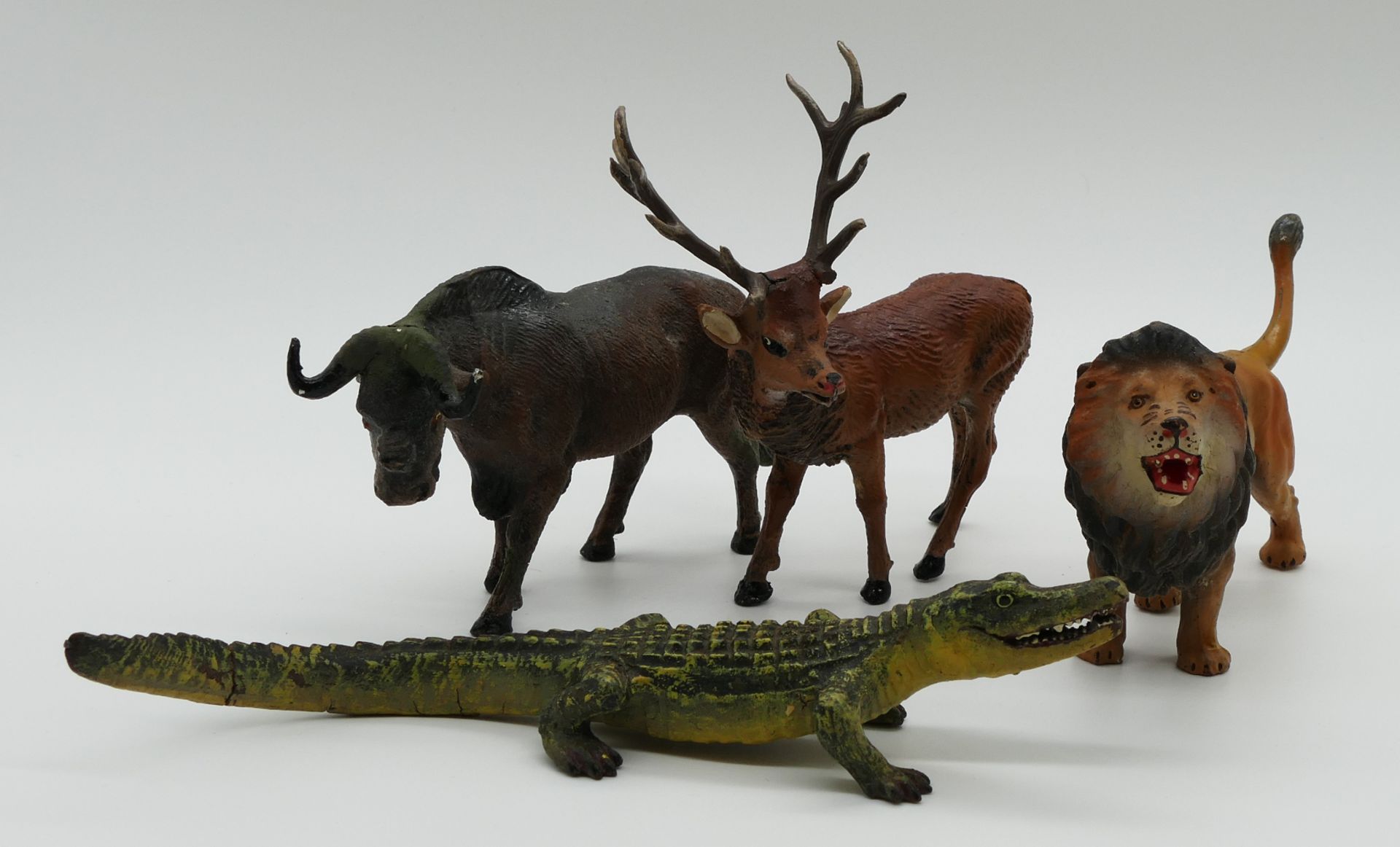 1 Konv. Tierfiguren z.T. bez. ELASTOLIN, LINEOL (ca. 30 Stück), z.B. Nilpferd, Krokodil, Dromedar, B