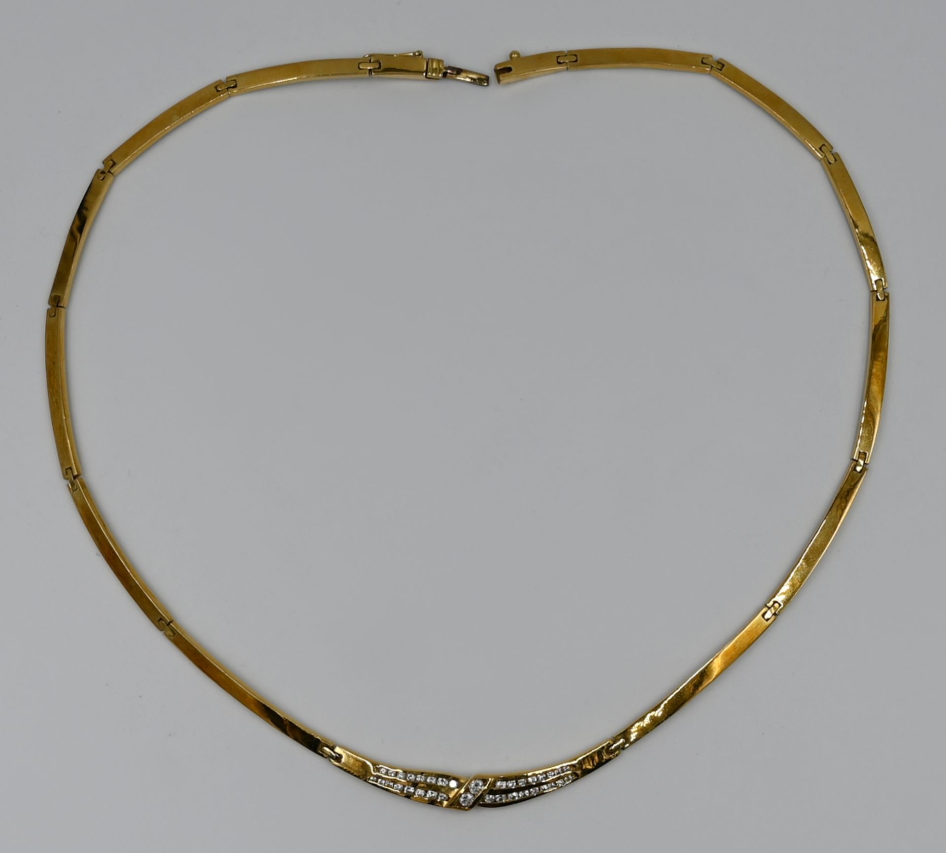 1 Collier GG 18ct., lt. Schätznotiz 33 Brill., zus. ca. 0,6ct. und 2 Brill. zus. ca. 0,12ct., Gesamt - Image 2 of 3