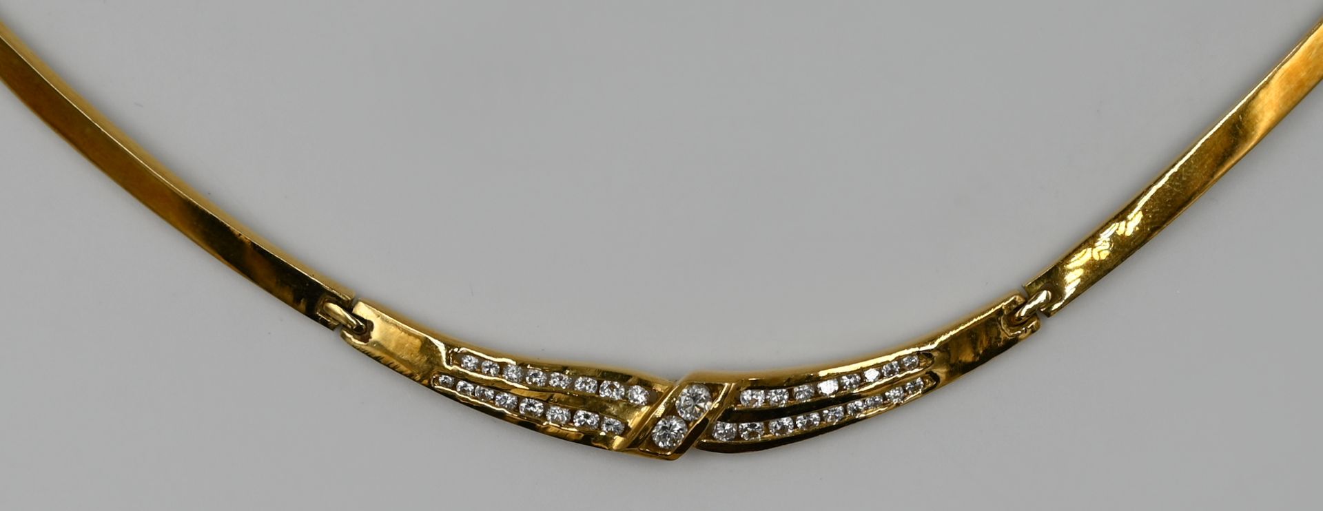 1 Collier GG 18ct., lt. Schätznotiz 33 Brill., zus. ca. 0,6ct. und 2 Brill. zus. ca. 0,12ct., Gesamt