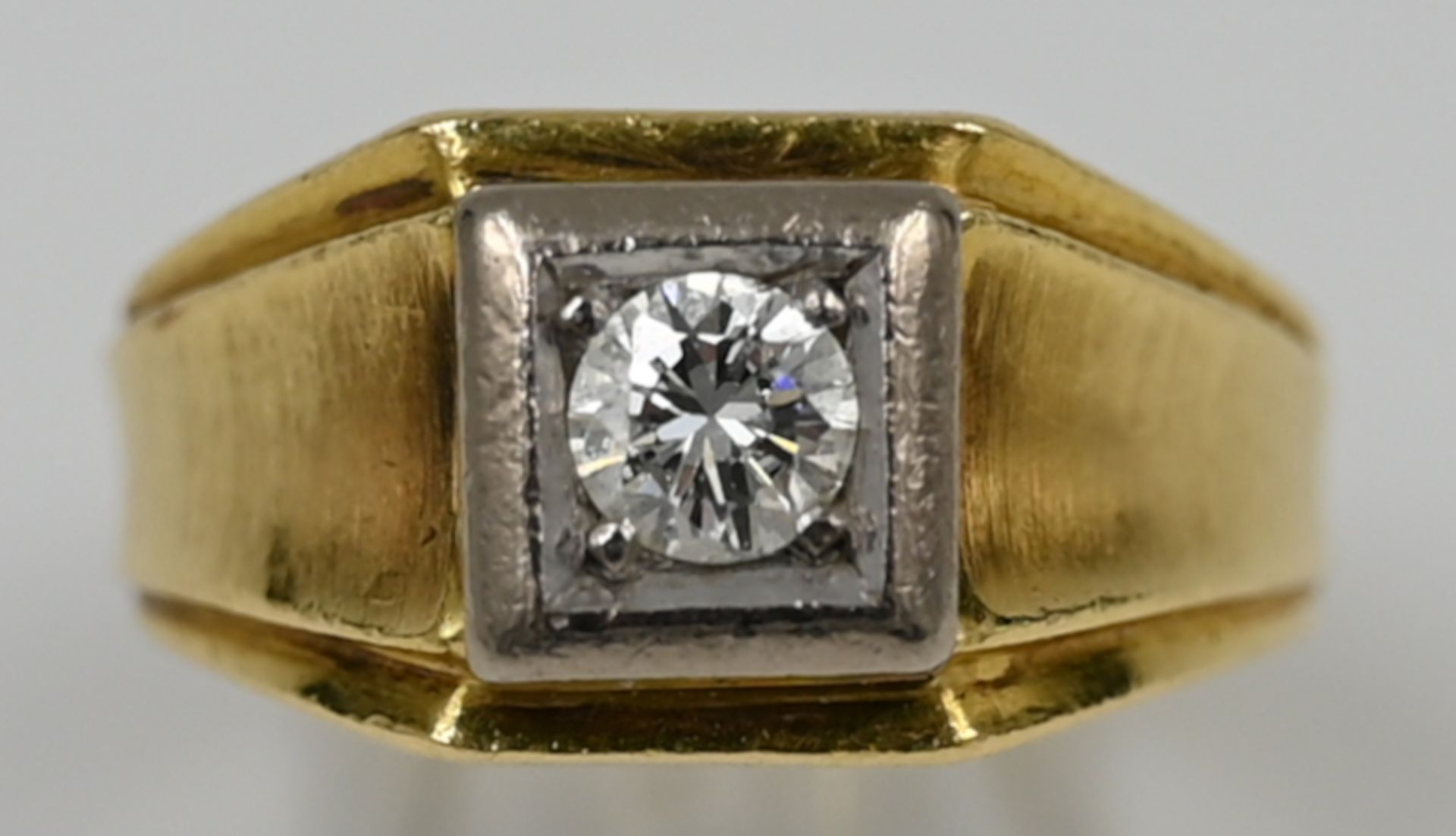 1 Herrenring GG/WG 18ct., mit Solitärbrill. ca. 0,5ct., Ringgröße ca. 62, Tsp.