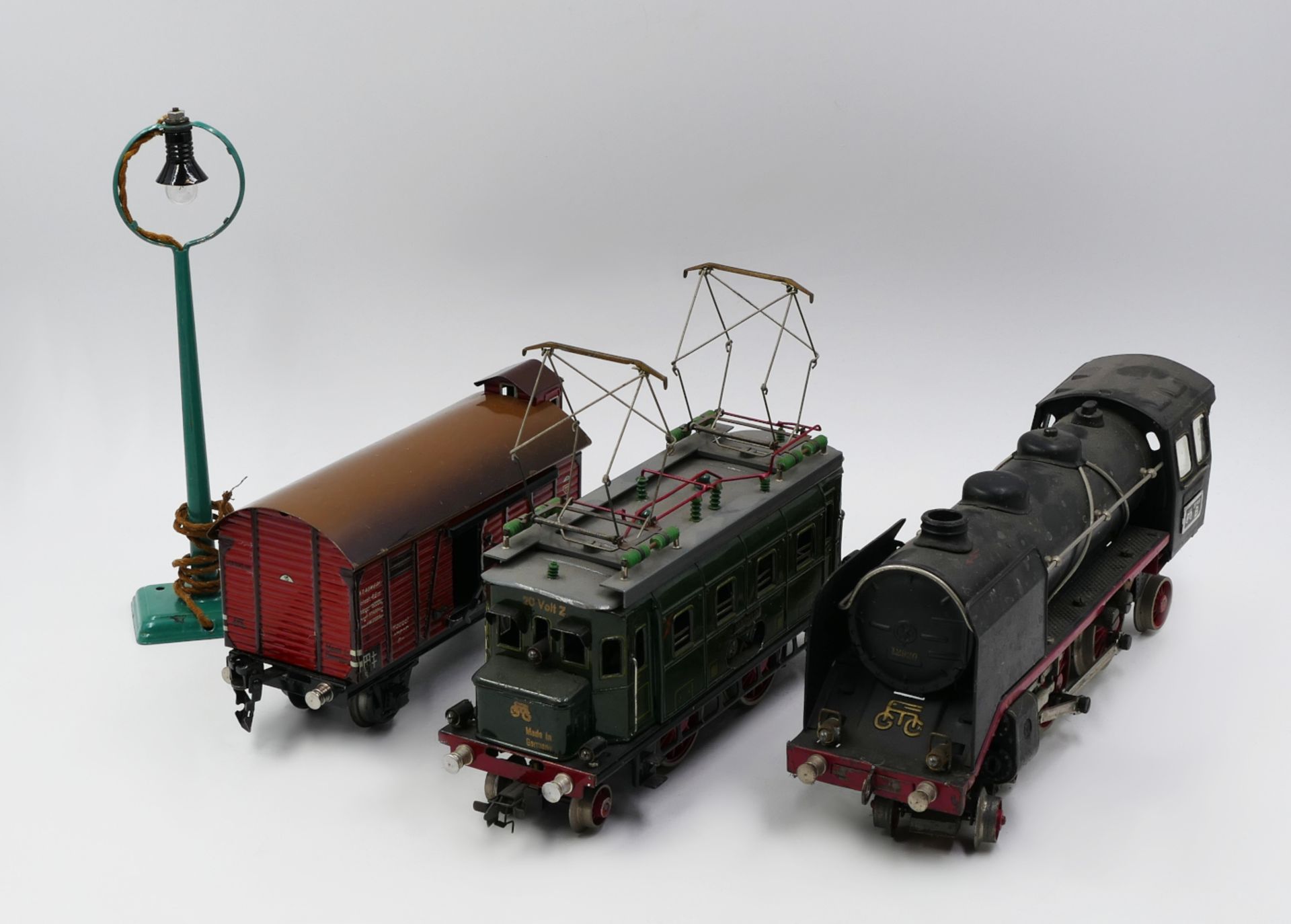 1 großes Konv. Eisenbahn Spur 0 mit 3 Dampf- und Elektroloks MÄRKLIN "12920", "CS 60/12920", "RS 66/