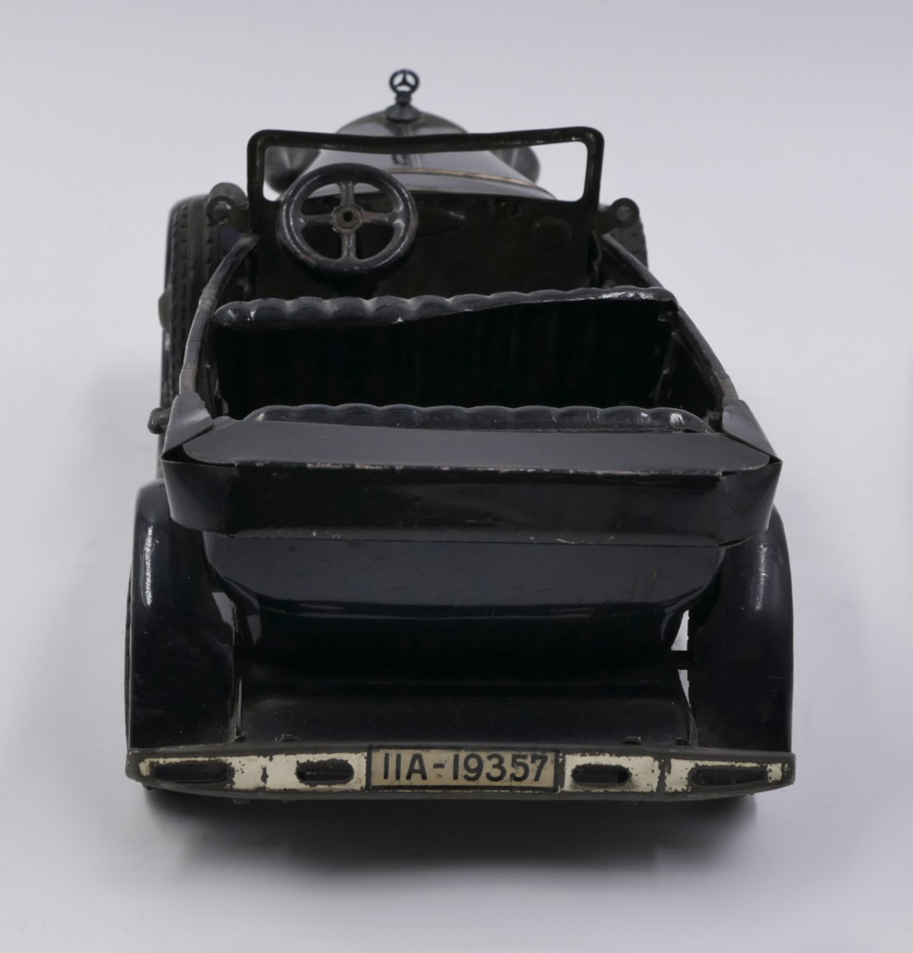1 Blechauto wohl TIPP & Co. "Mercedes/Führerwagen" lithographiertes Blech ca. L 23cm, auf Nummernsch - Image 4 of 5