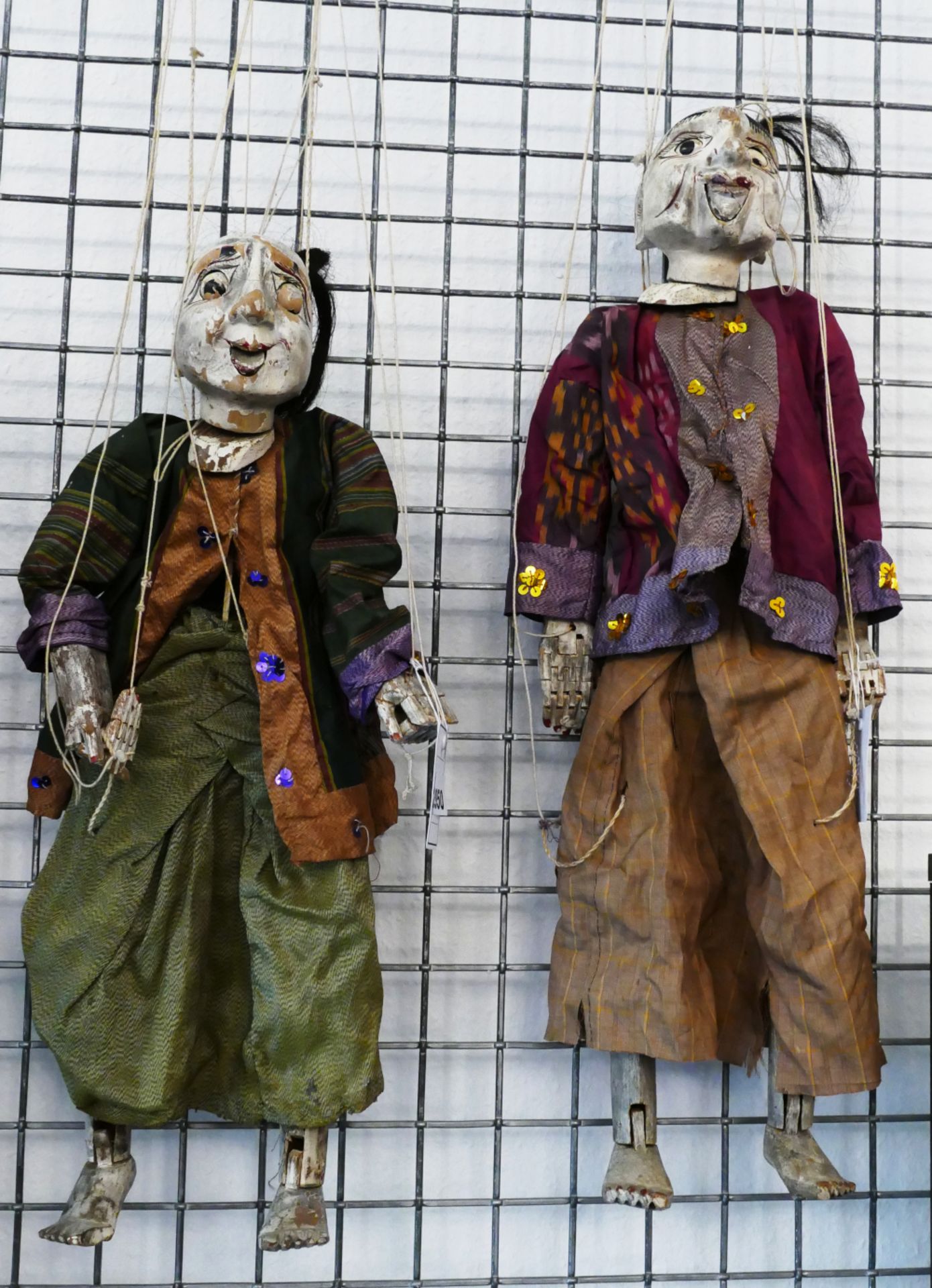 4 Marionetten wohl Japan 1. Hälfte 20. Jh. Holz bemalt mit Kleidung je H ca. 50cm, - Image 2 of 3
