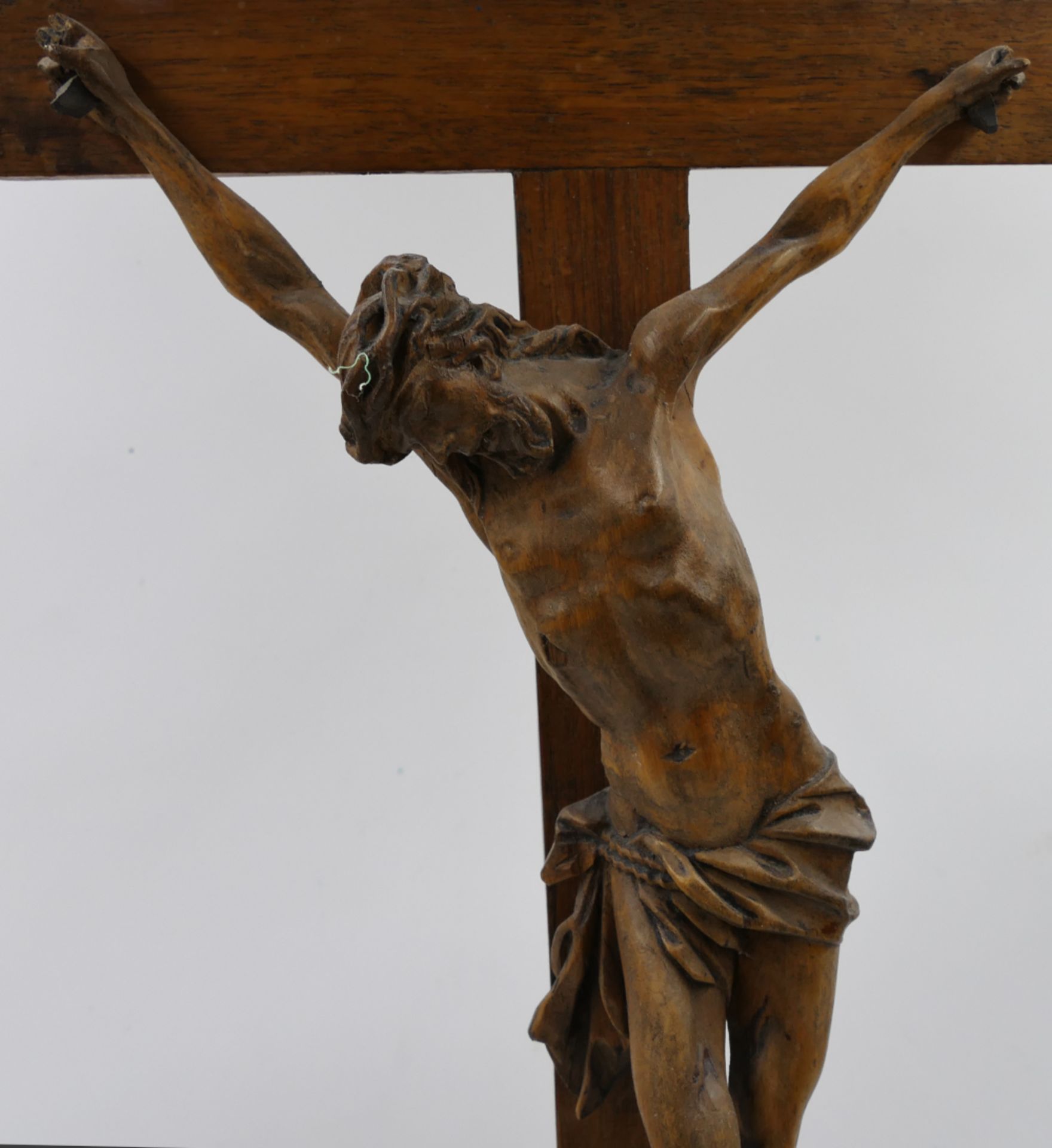 1 Kreuzigungsgruppe wohl 18. Jh. Holz, z.T. wohl ergänzt/erneuert, ca. H 67cm, - Image 2 of 5