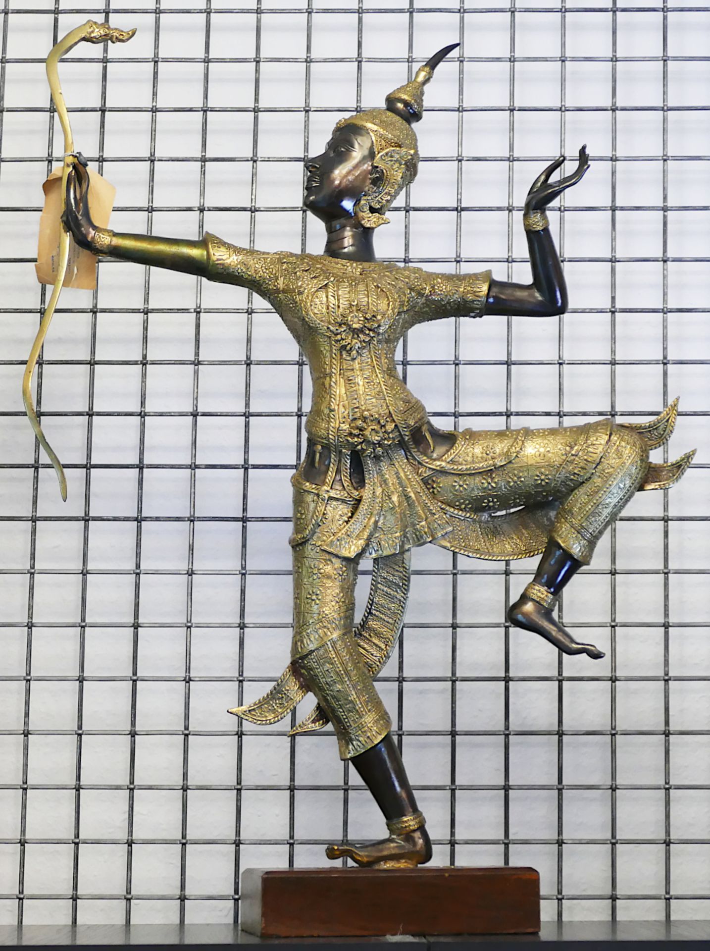 1 Metallfigur z.T. wohl Messing "Sri Rama" wohl Thailand 20. Jh., H mit Holzsockel ca. 70cm, min. be