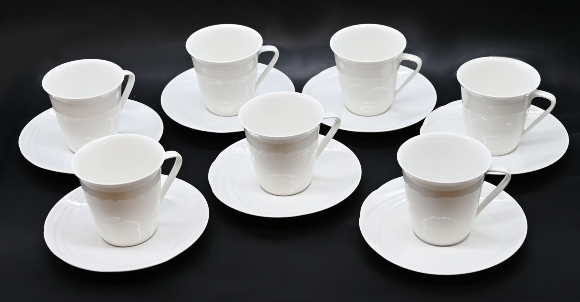 7 Kaffeetassen mit Untertassen Porzellan HUTSCHENREUTHER "Maxim's", weiß, berieben, Asp.