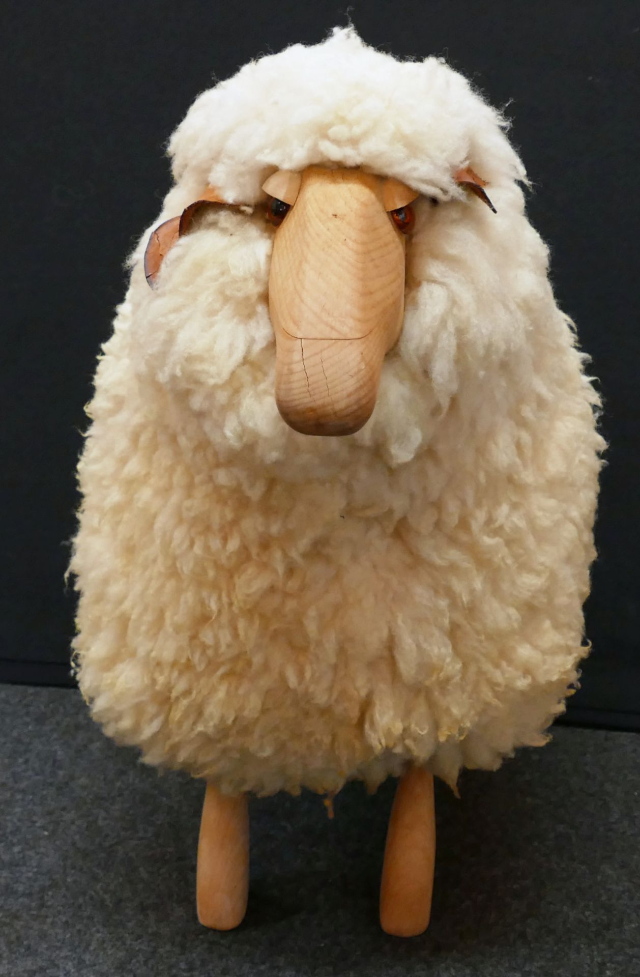1 Hocker "Sheep" wohl Hans-Peter KRAFFT für MEIER 1960er Jahre, Holz/Wolle, ca. 60x73x36cm,