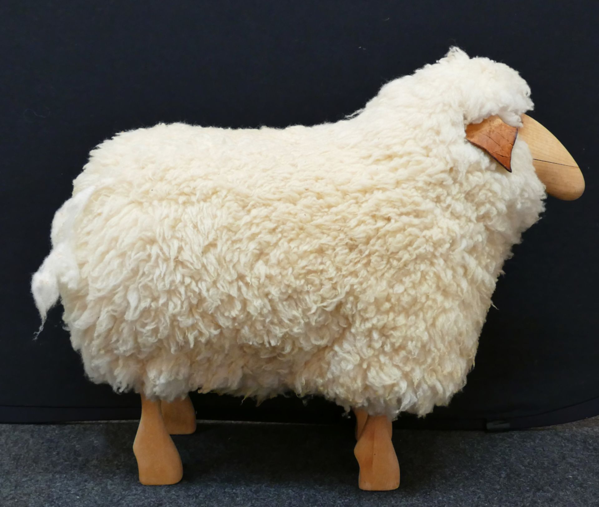 1 Hocker "Sheep" wohl Hans-Peter KRAFFT für MEIER 1960er Jahre, Holz/Wolle, ca. 60x73x36cm, - Image 3 of 3
