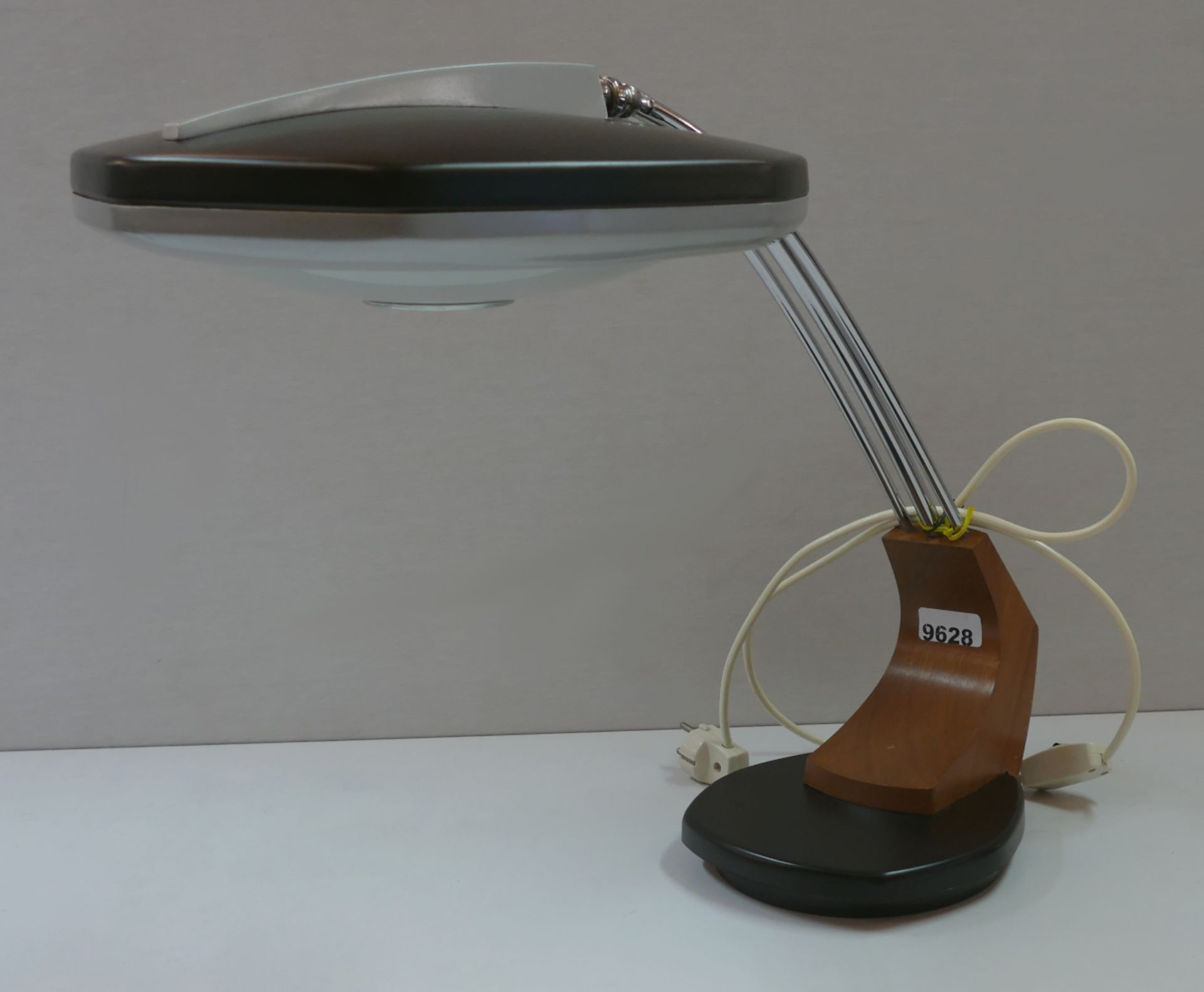 1 Designertischlampe FASE, Madrid/Spanien "Falux" wohl 1960er Jahre schwarz lackierter Metallsockel