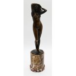 1 Bronzefigur auf Sockel bez. MÜLLER-CREFELD (wohl Adolf M.-C. 1863 Krefeld-1934 Berlin) "Frauenakt