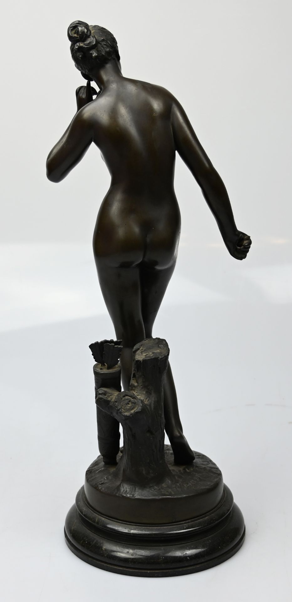 1 Bronzeplastik auf Plinthe sign. I. HIRT (wohl Johannes H. 1859-1917) "Diana-Die Göttin der Jagd" - Image 3 of 6
