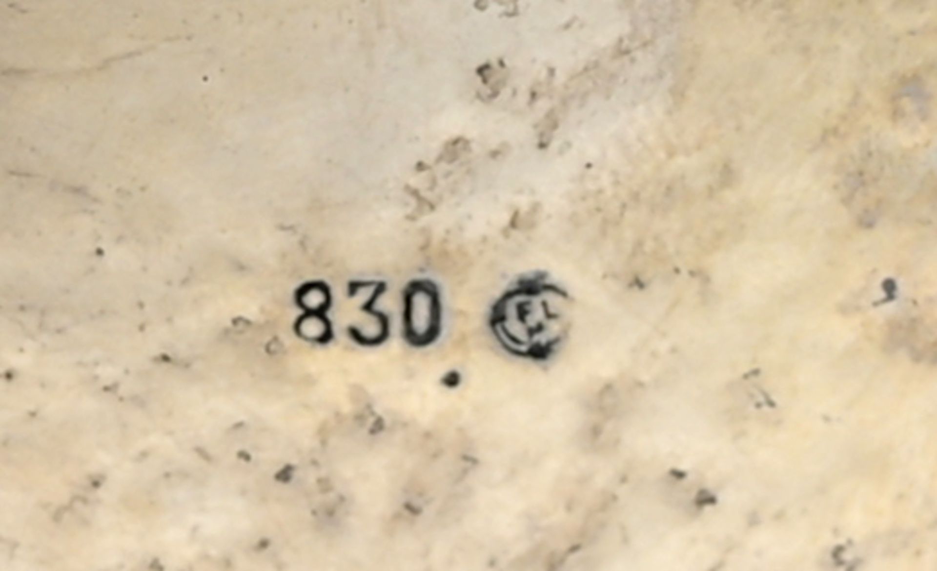 1 Schale Silber 830, Rand verziert, 3 Füße, D ca. 23cm, H ca. 9cm, Asp. - Image 2 of 2