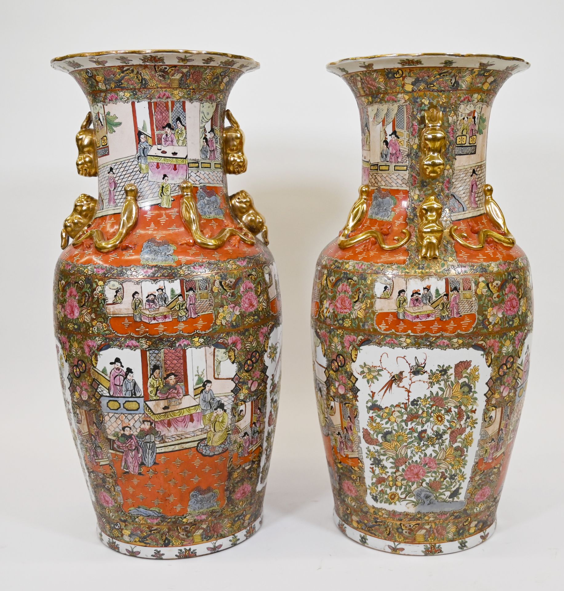 Zwei Porzellanvasen, China