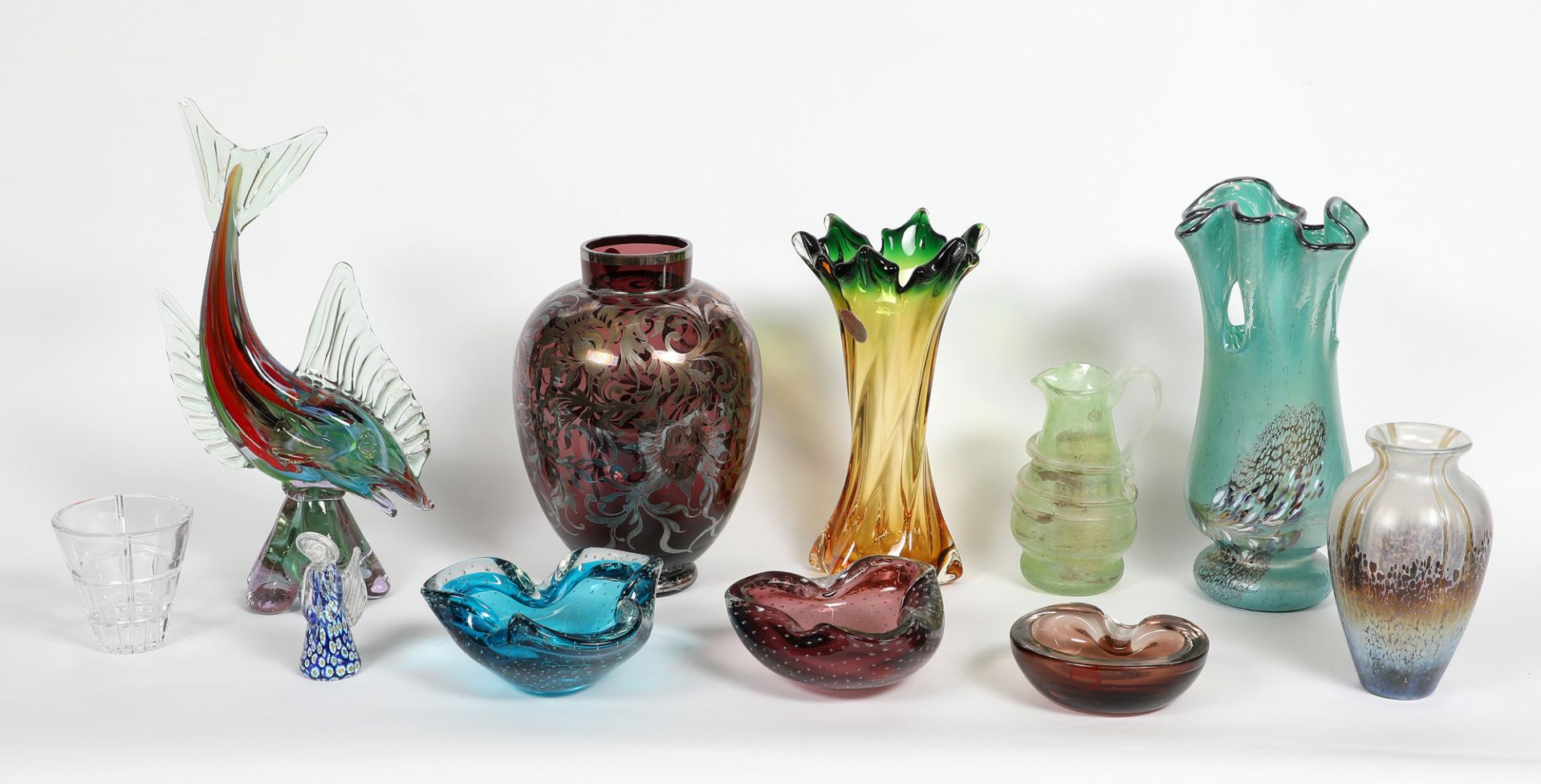 Glas und Kristall, teils farbig, teils Murano