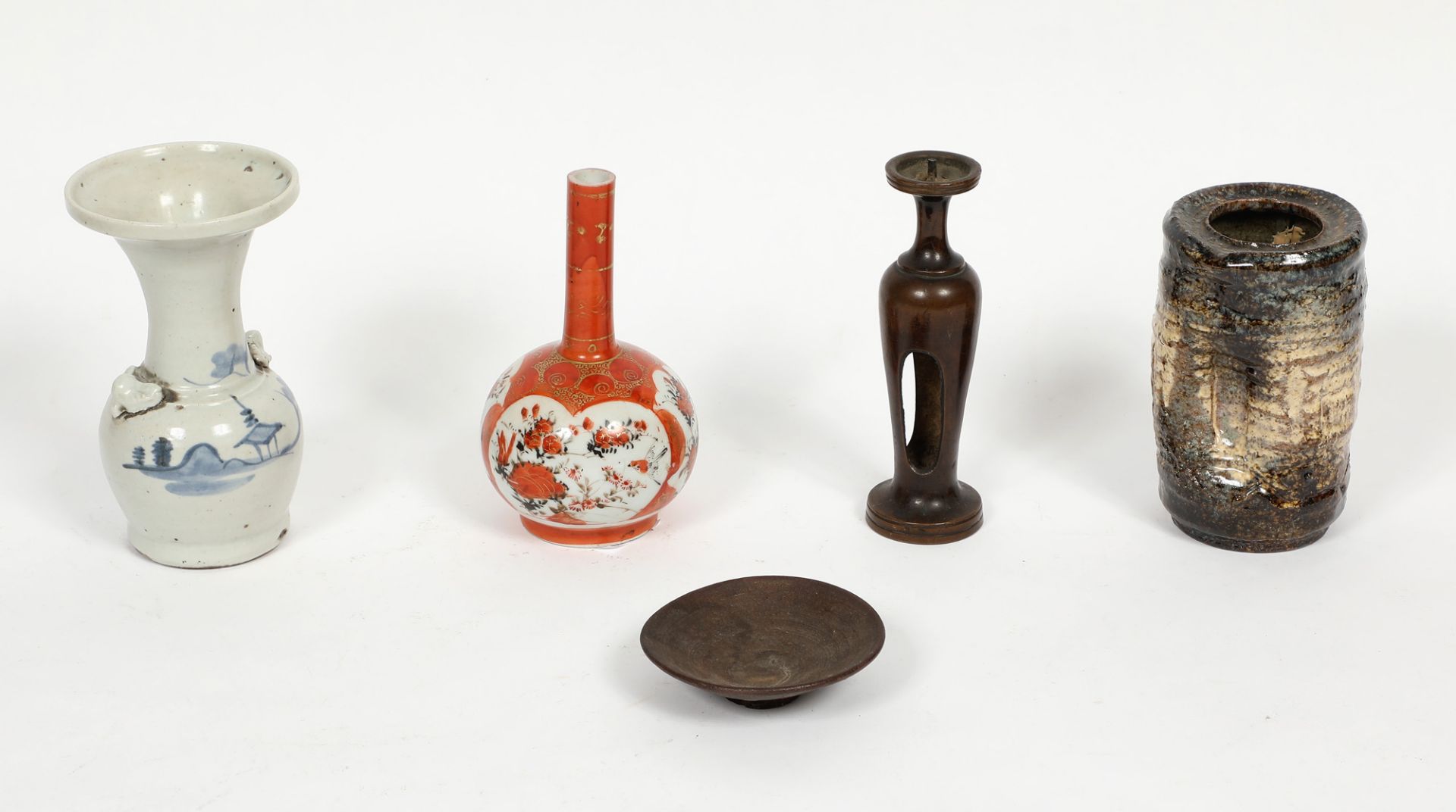 Drei Keramikvasen und eine -schale