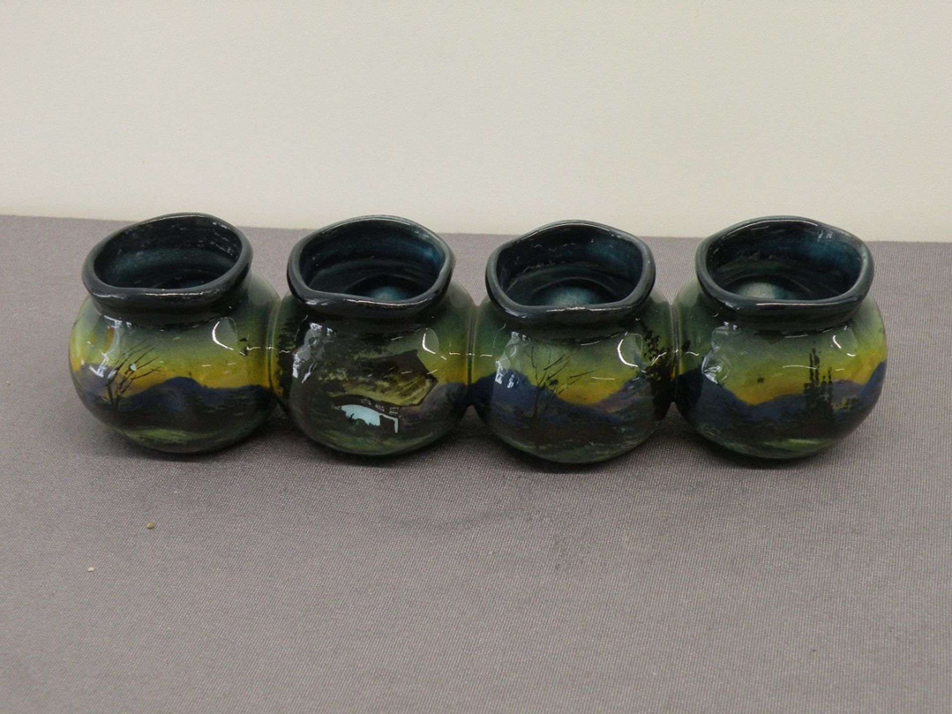 4 kleine Vasen (1 Teil) Schramberg