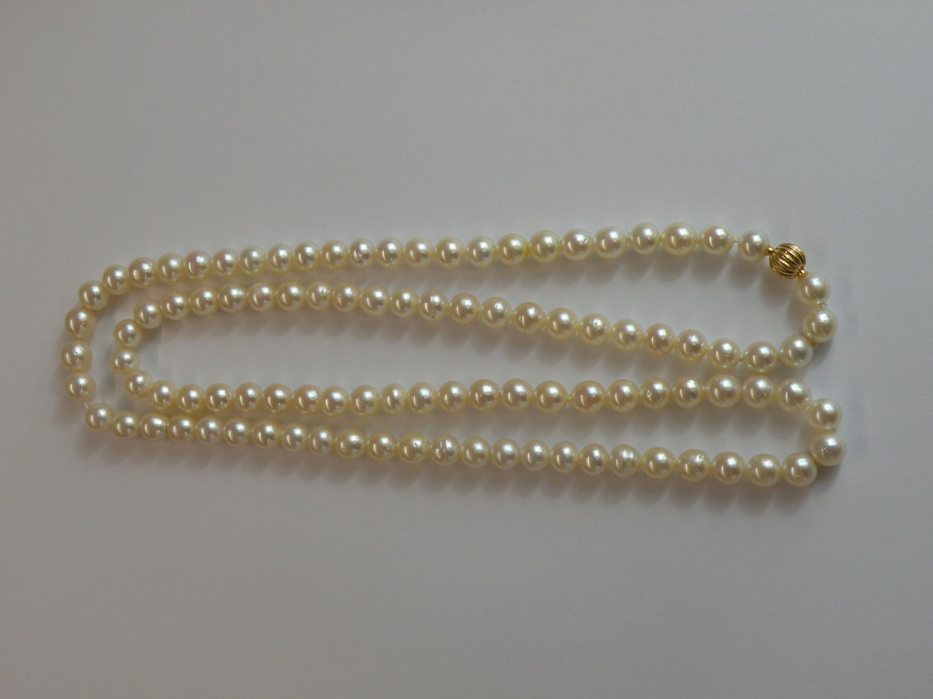 Lange Perlenkette mit großen Perlen - Bild 2 aus 2