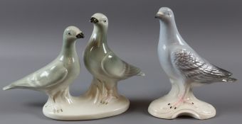 Zwei Keramikfiguren, drei Tauben, zweite Hälfte des 20. Jh., deutsch