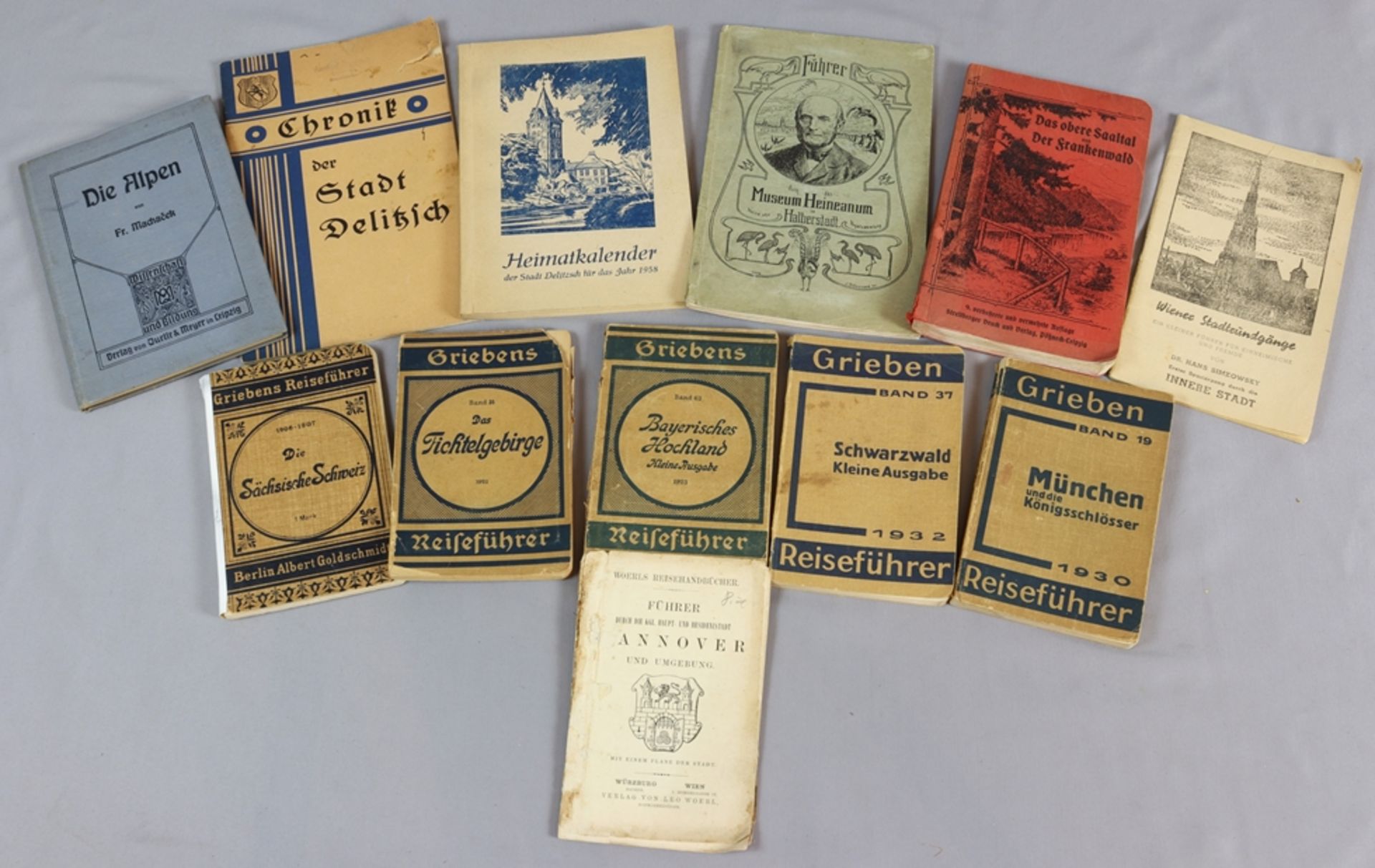 Collection - 11 vers. Travel guides, city chronicles, travel descriptions, museum guides etc. 19th 