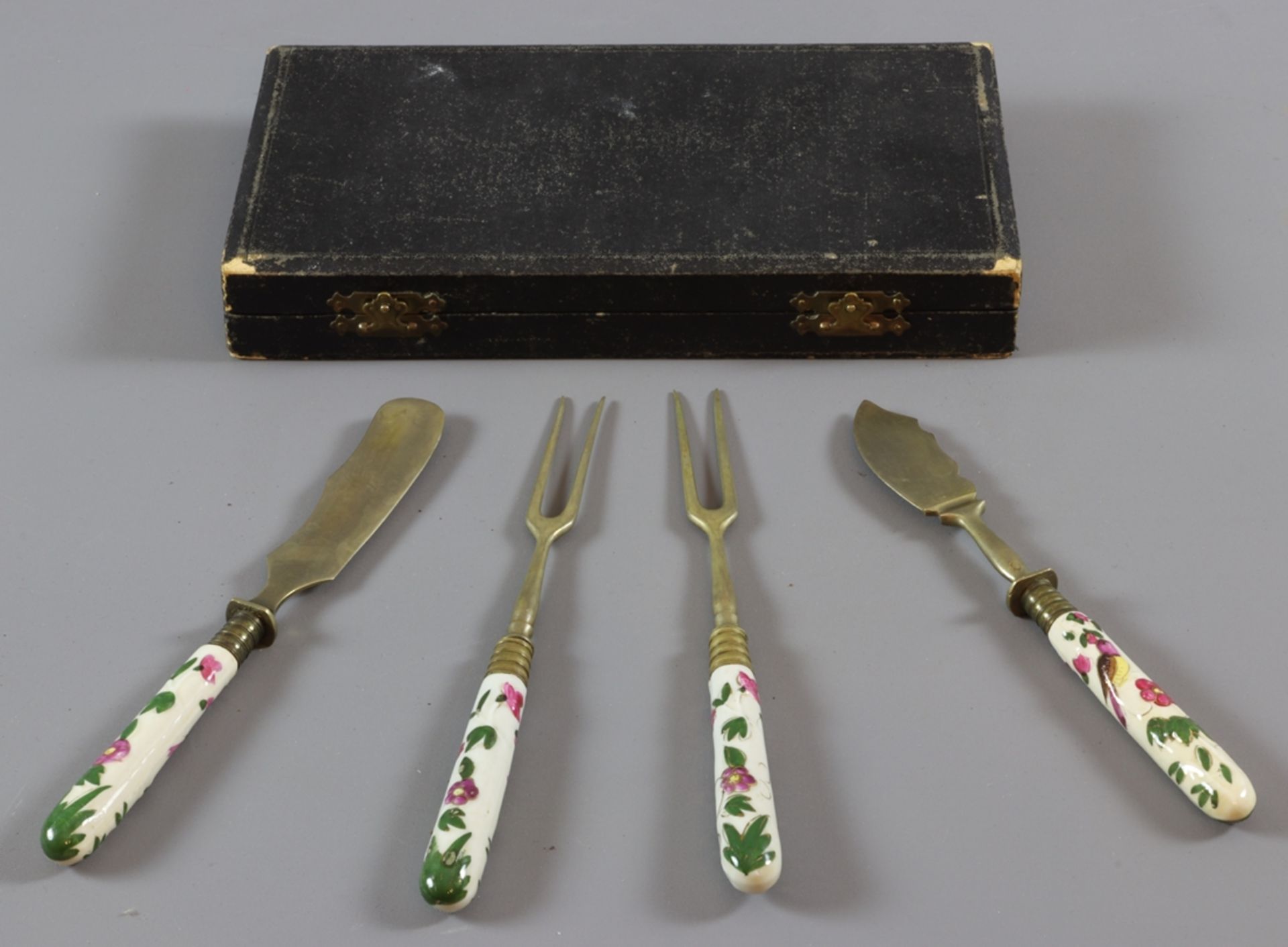 Historicist cheese cutlery in a box, 1900 - 1920, German - Image 2 of 2
