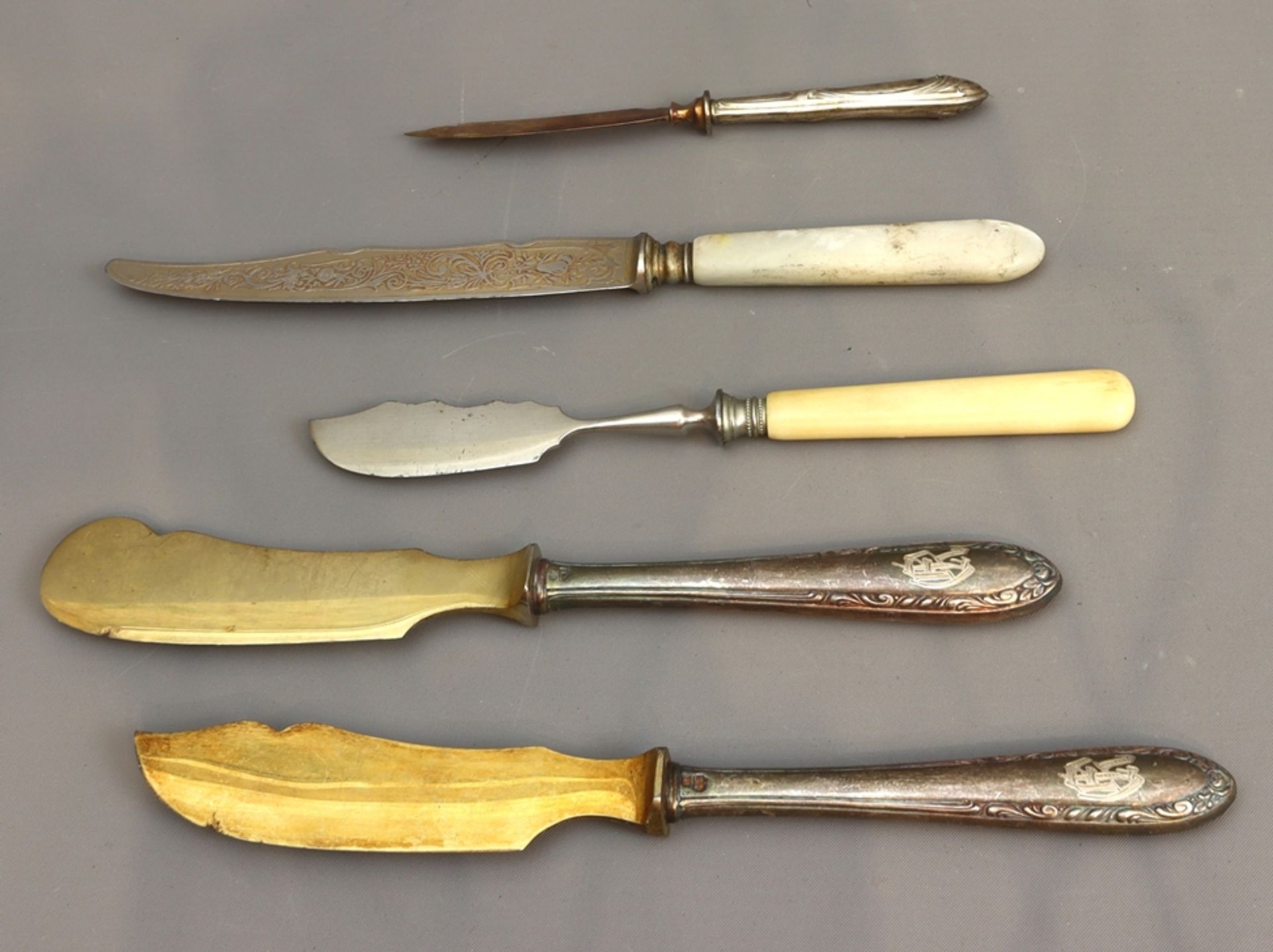 Lot of serving knives of different types, beginning with middle of the 20th century, German - Image 2 of 3