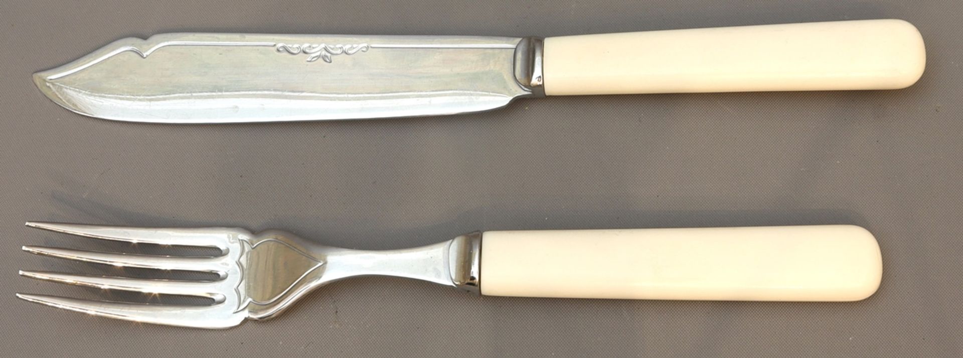 English fish cutlery for 6 persons, early 20th c., England - Image 2 of 3