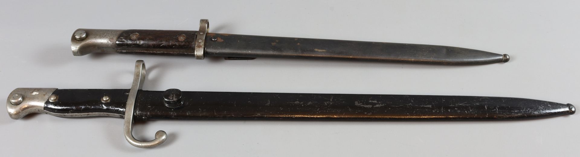 Two bayonets, model short and long, 1. WK