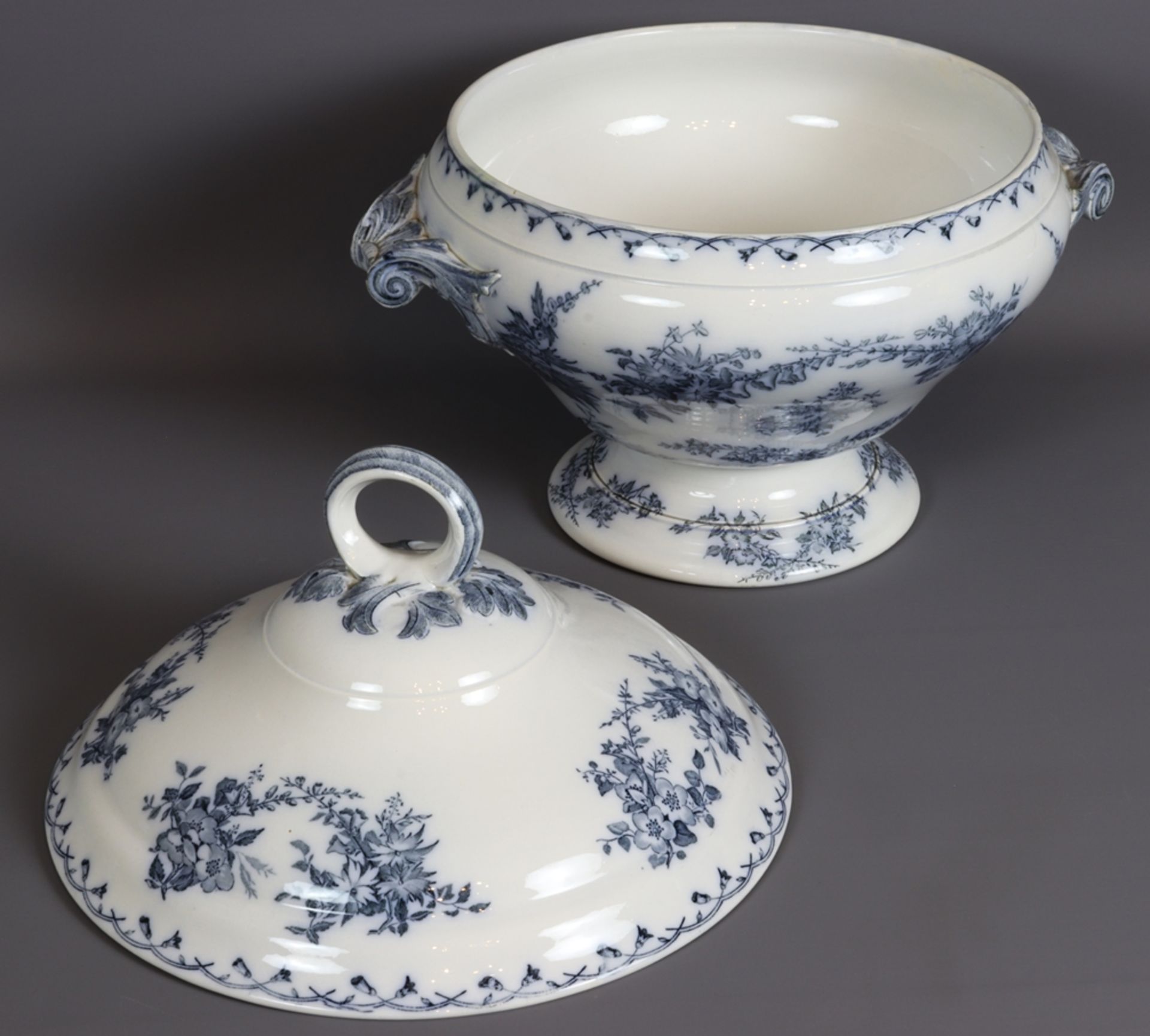Lidded tureen plus additional parts, Historism before 1900, France - Image 2 of 6