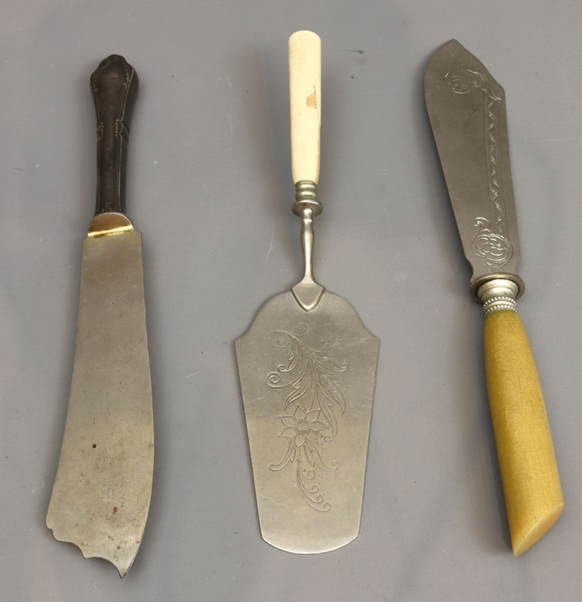 Lot of cake knives and lifters, Historicism c. 1900-1920, German - Image 3 of 3